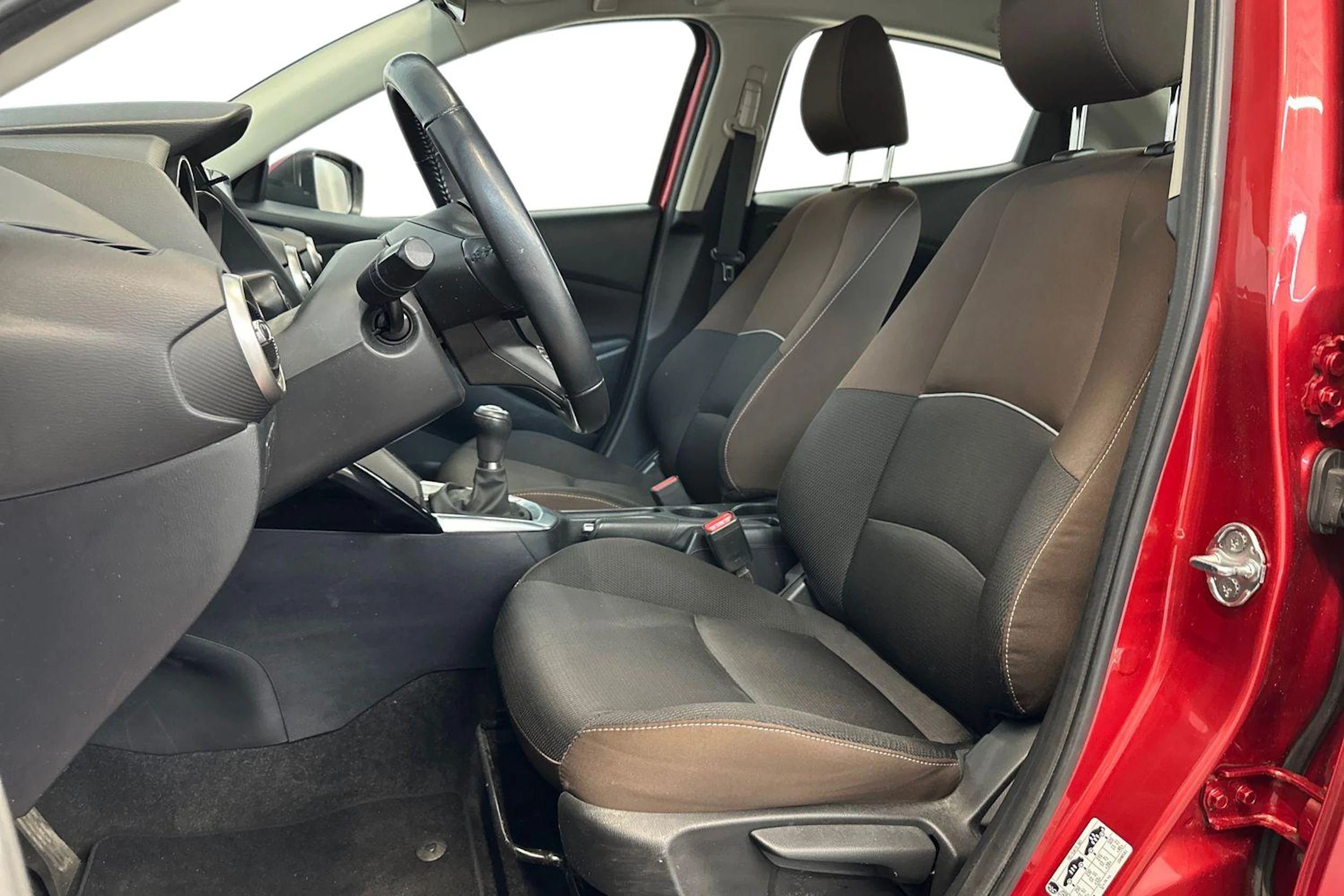 Punainen Mazda 2 2020 kuva 9.