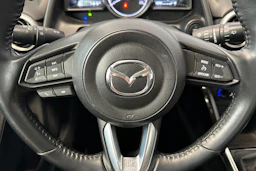 Punainen Mazda 2 2020 kuva 13.