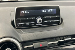 Punainen Mazda 2 2020 kuva 16.