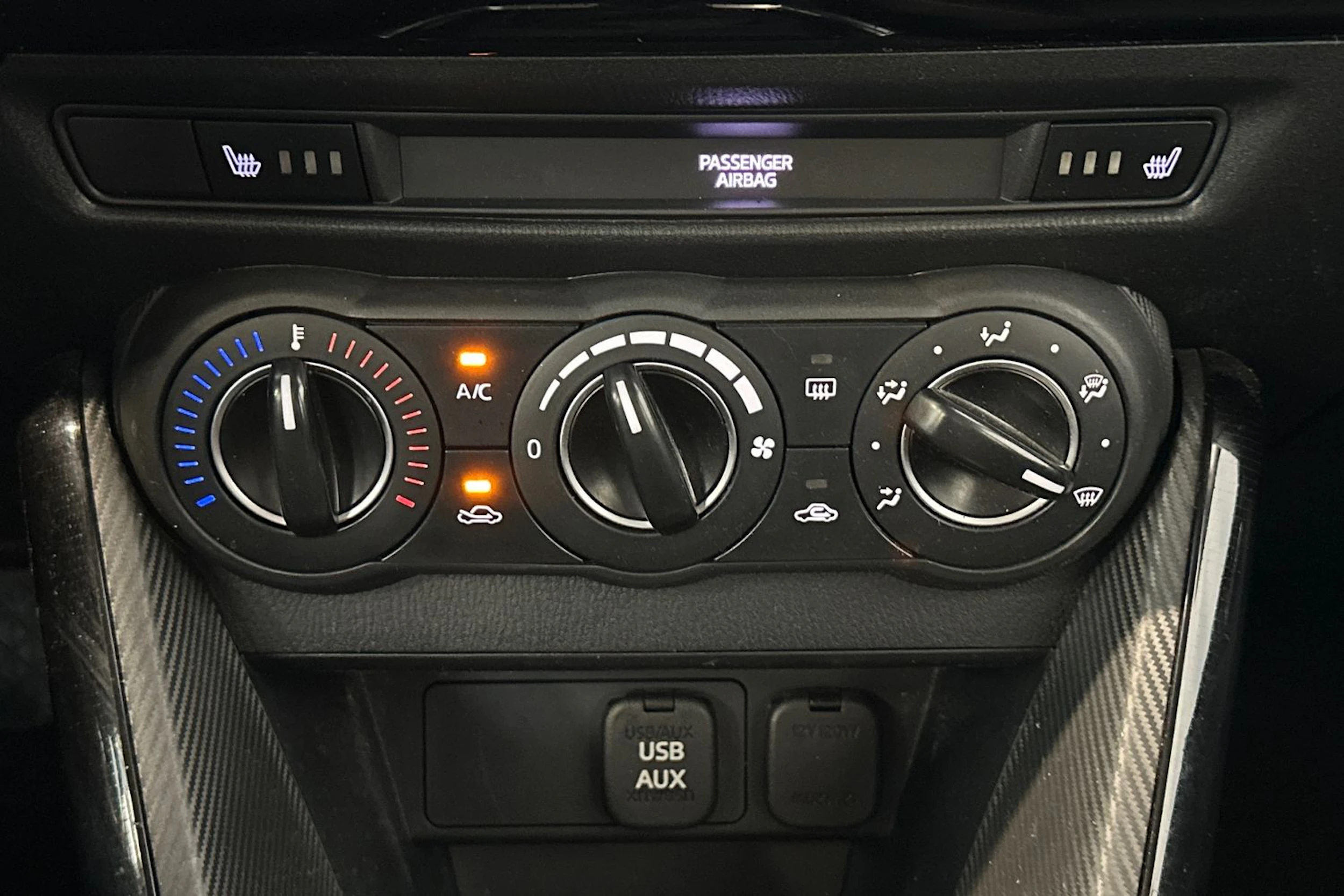 Punainen Mazda 2 2020 kuva 17.