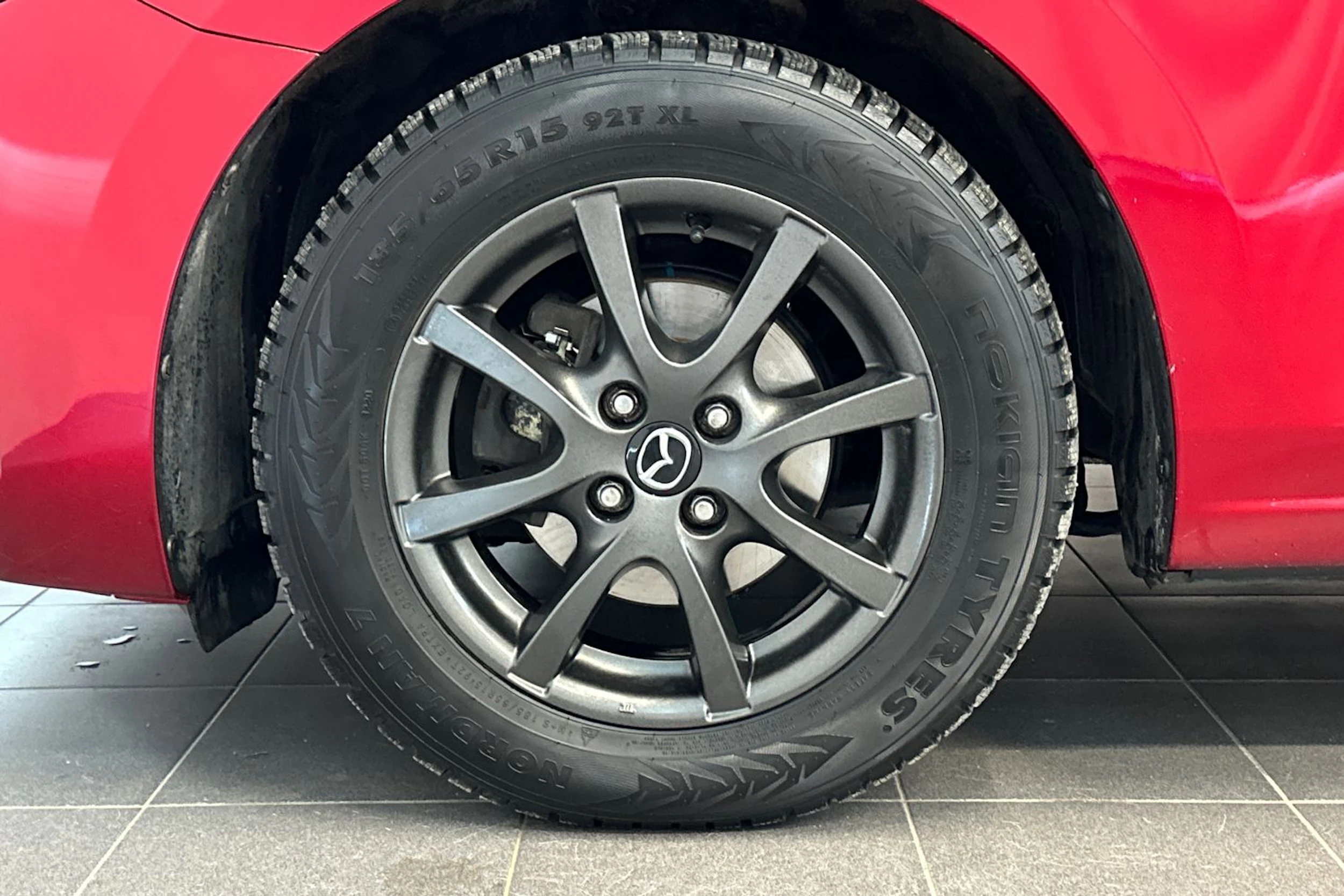 Punainen Mazda 2 2020 kuva 22.