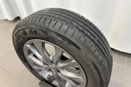 Punainen Mazda 2 2020 kuva 25.