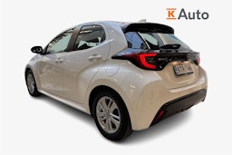 valkoinen Mazda 2 2022 kuva 2.