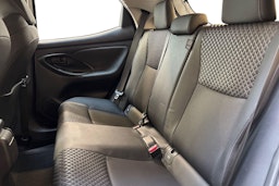 valkoinen Mazda 2 2022 kuva 10.