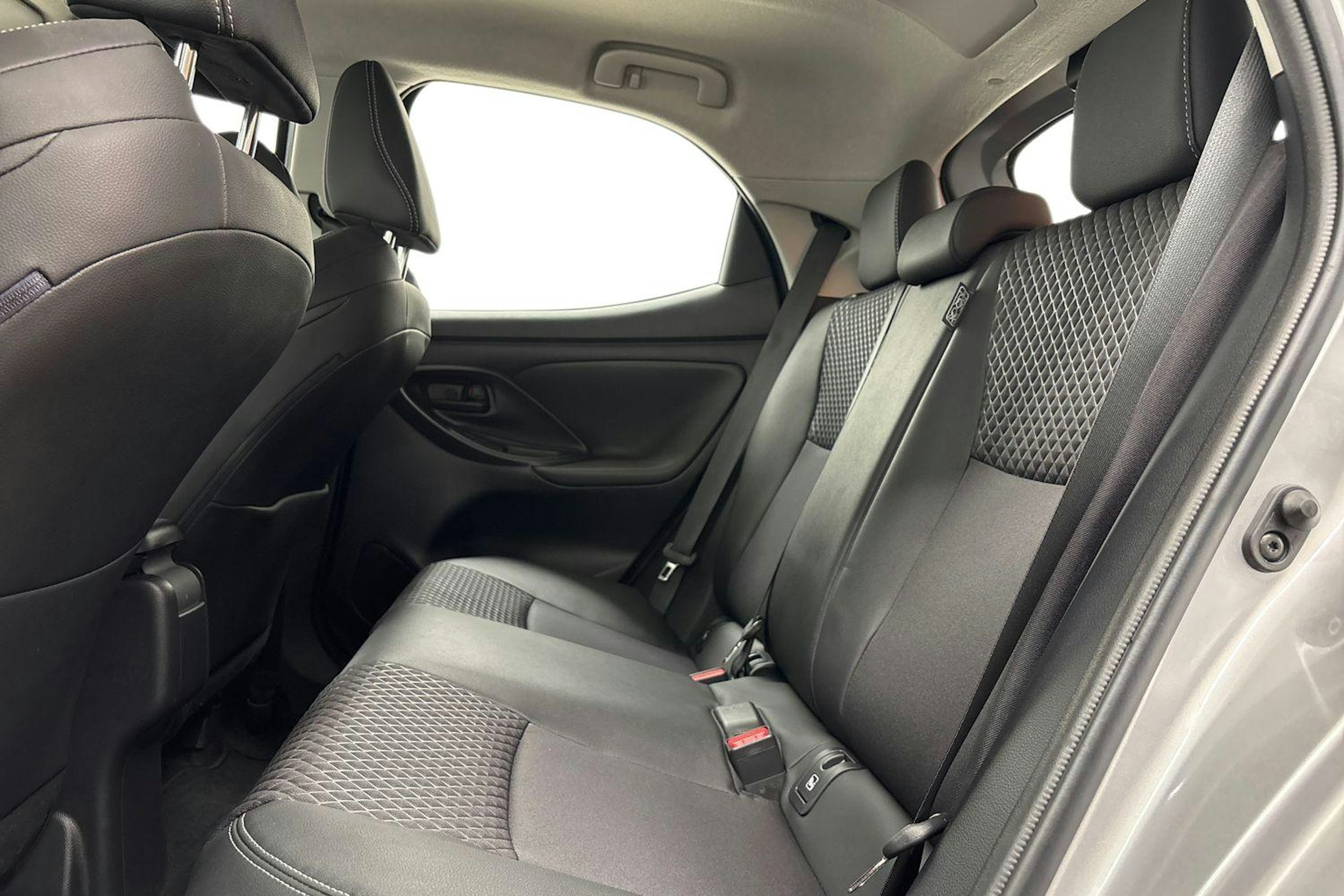 hopea Mazda Mazda2 Hybrid 2023 kuva 10.