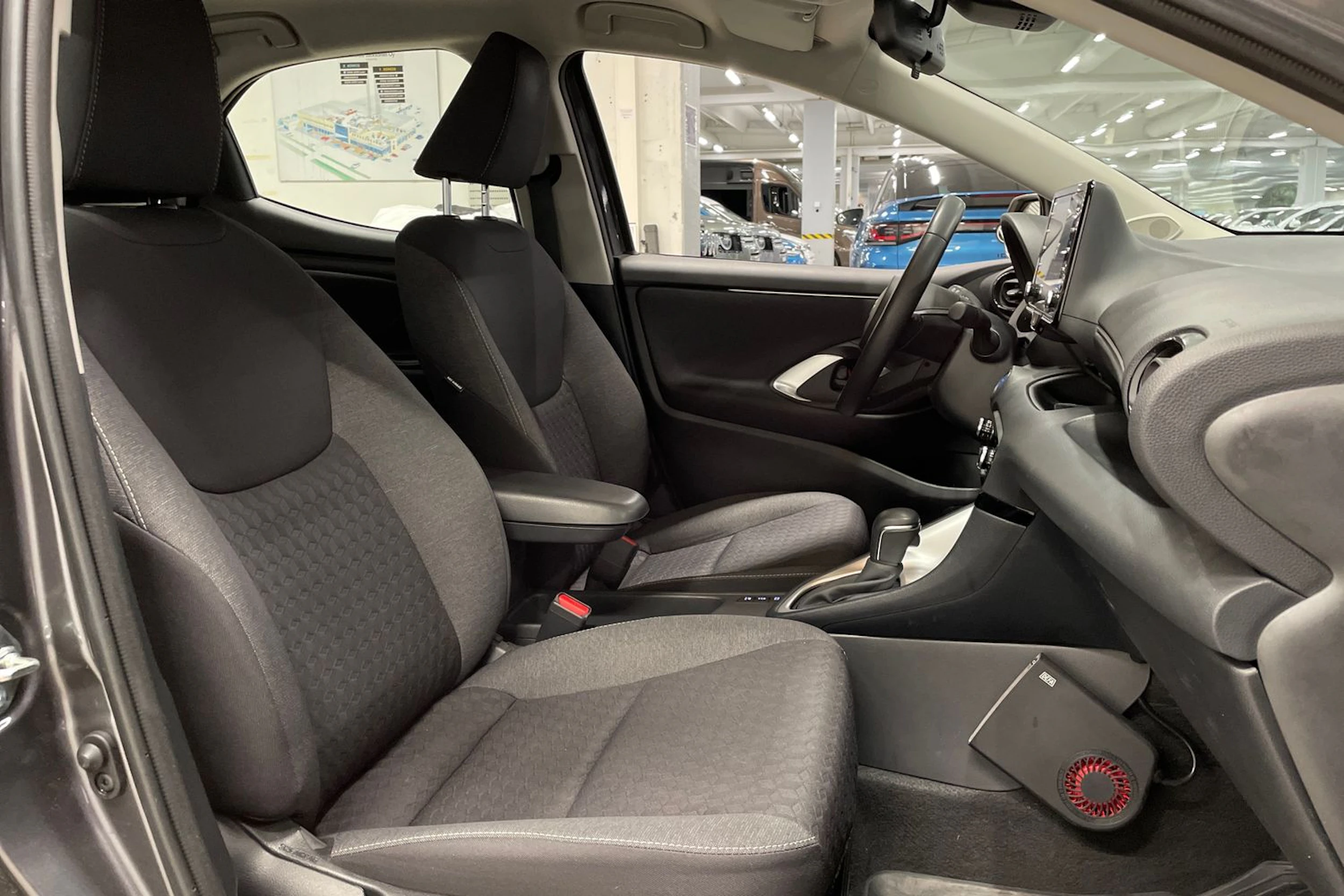 Harmaa Mazda MAZDA2 HYBRID 2023 kuva 27.
