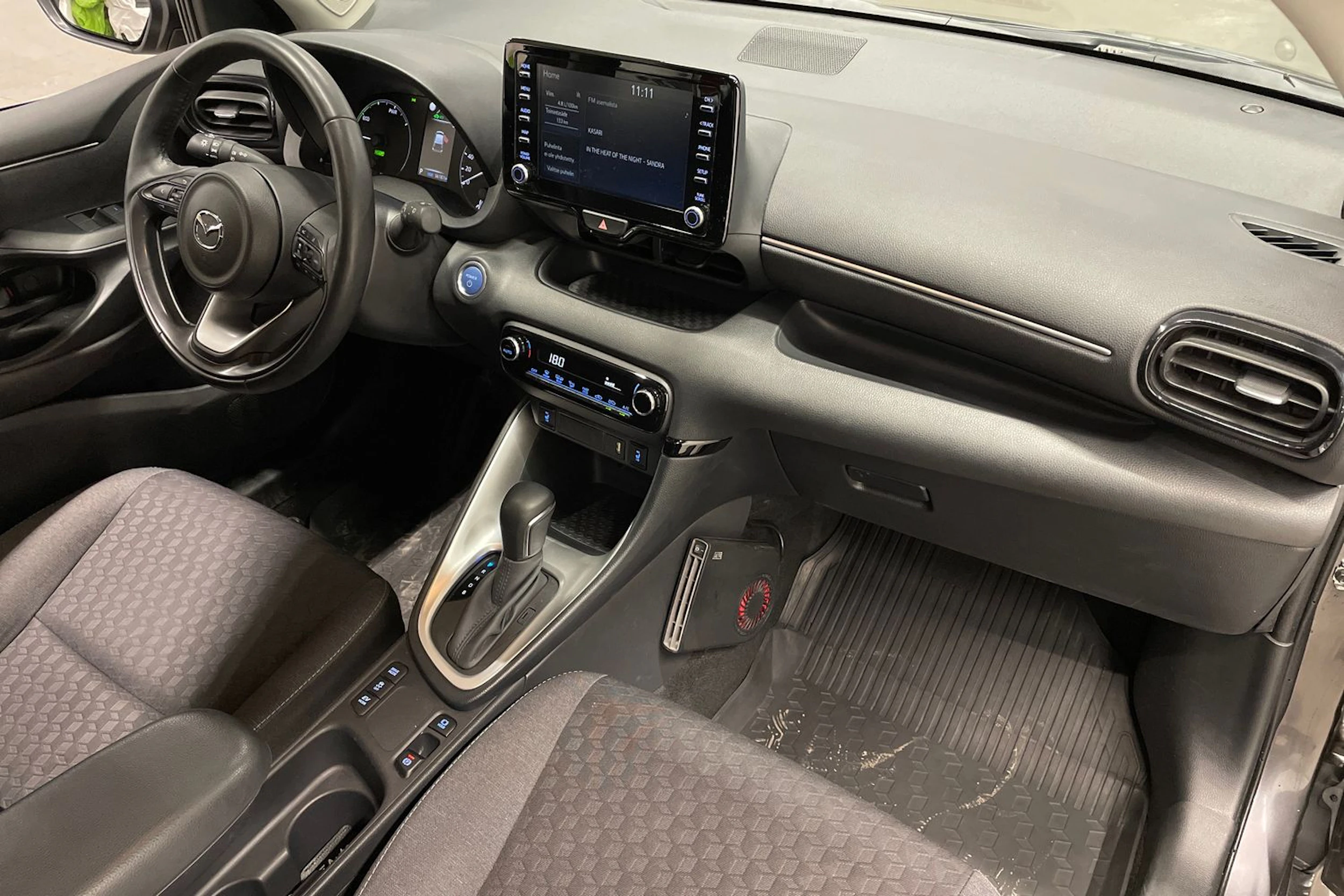 Harmaa Mazda MAZDA2 HYBRID 2023 kuva 28.