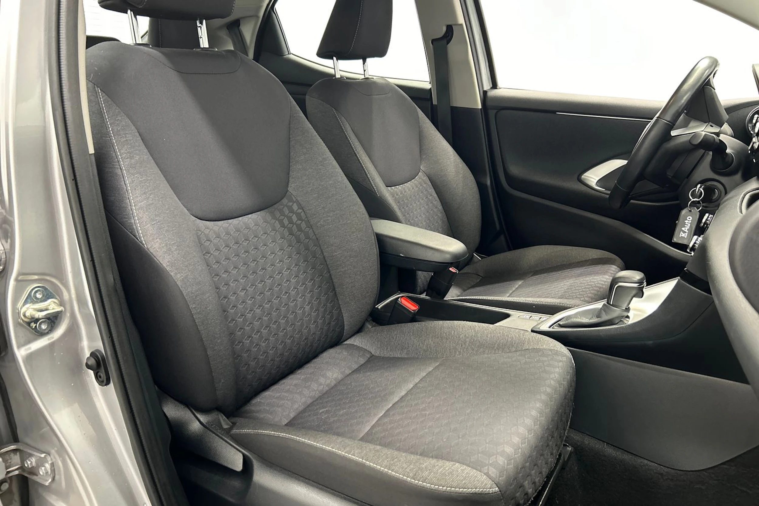 hopea Mazda Mazda2 Hybrid 2023 kuva 11.