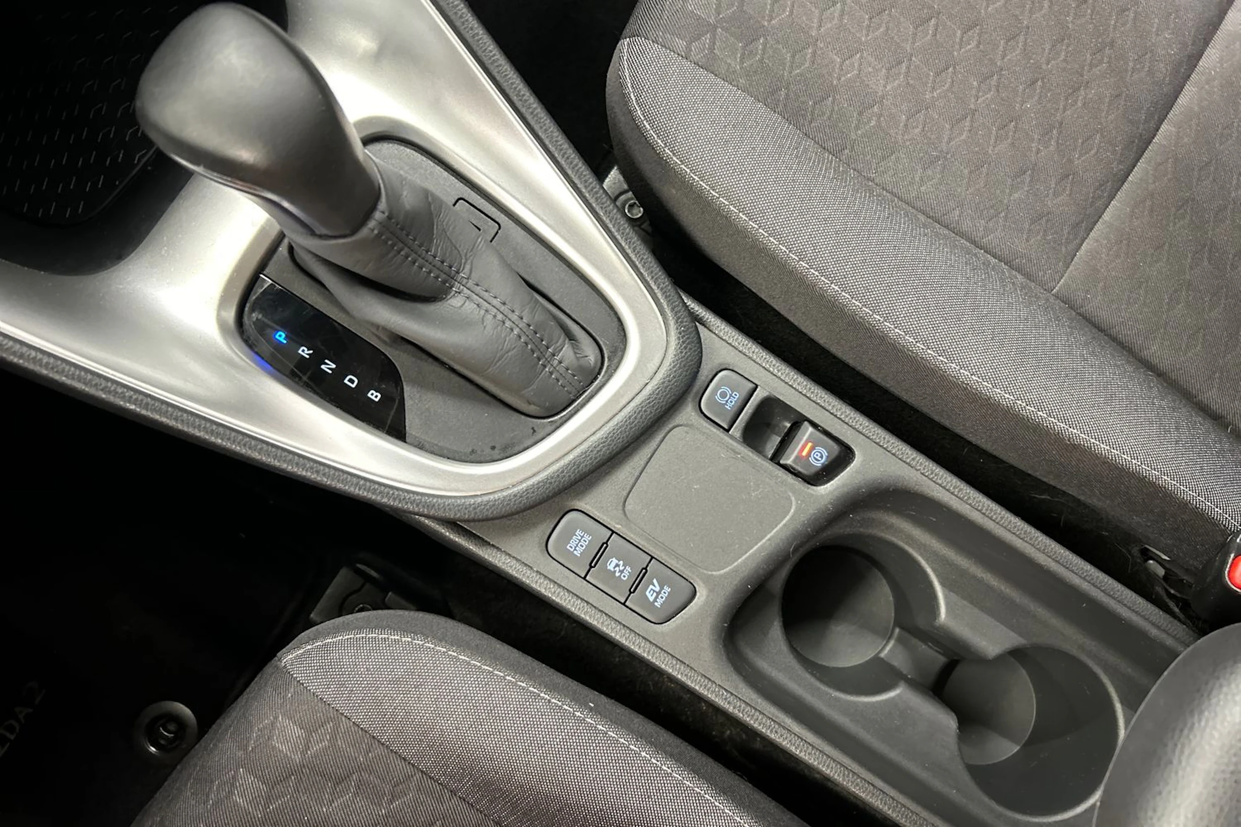 hopea Mazda Mazda2 Hybrid 2023 kuva 19.