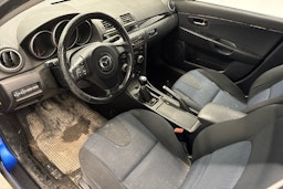 sininen Mazda 3 2004 kuva 6.