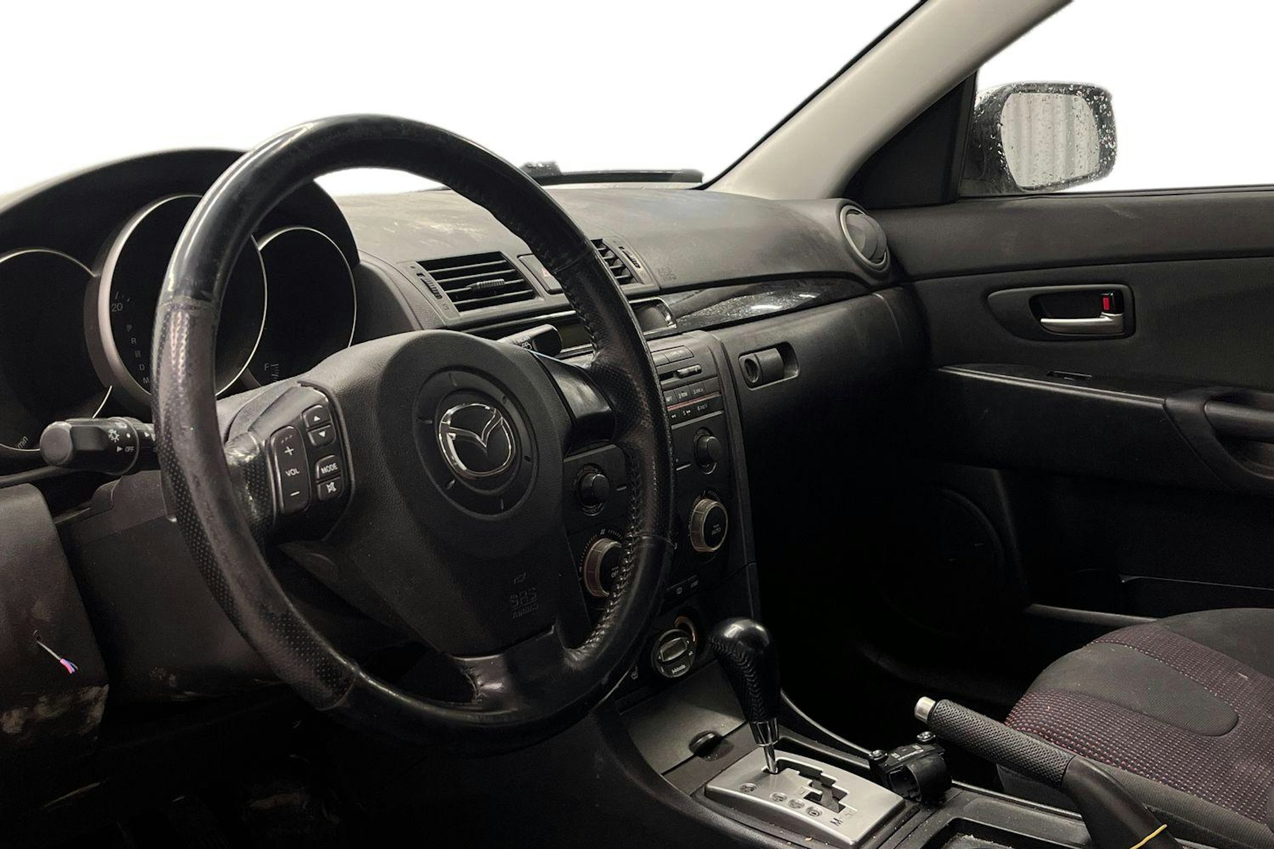 Harmaa Mazda 3 2004 kuva 6.
