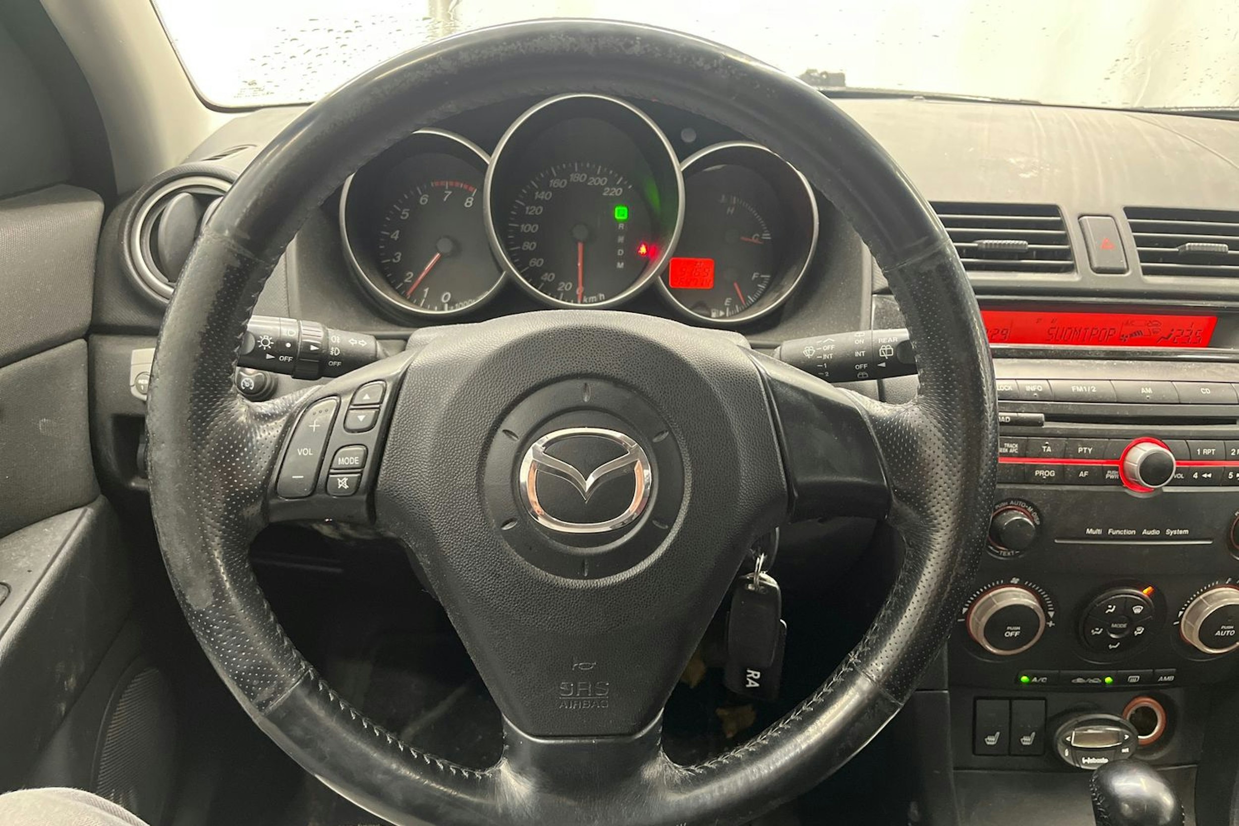 Harmaa Mazda 3 2004 kuva 14.
