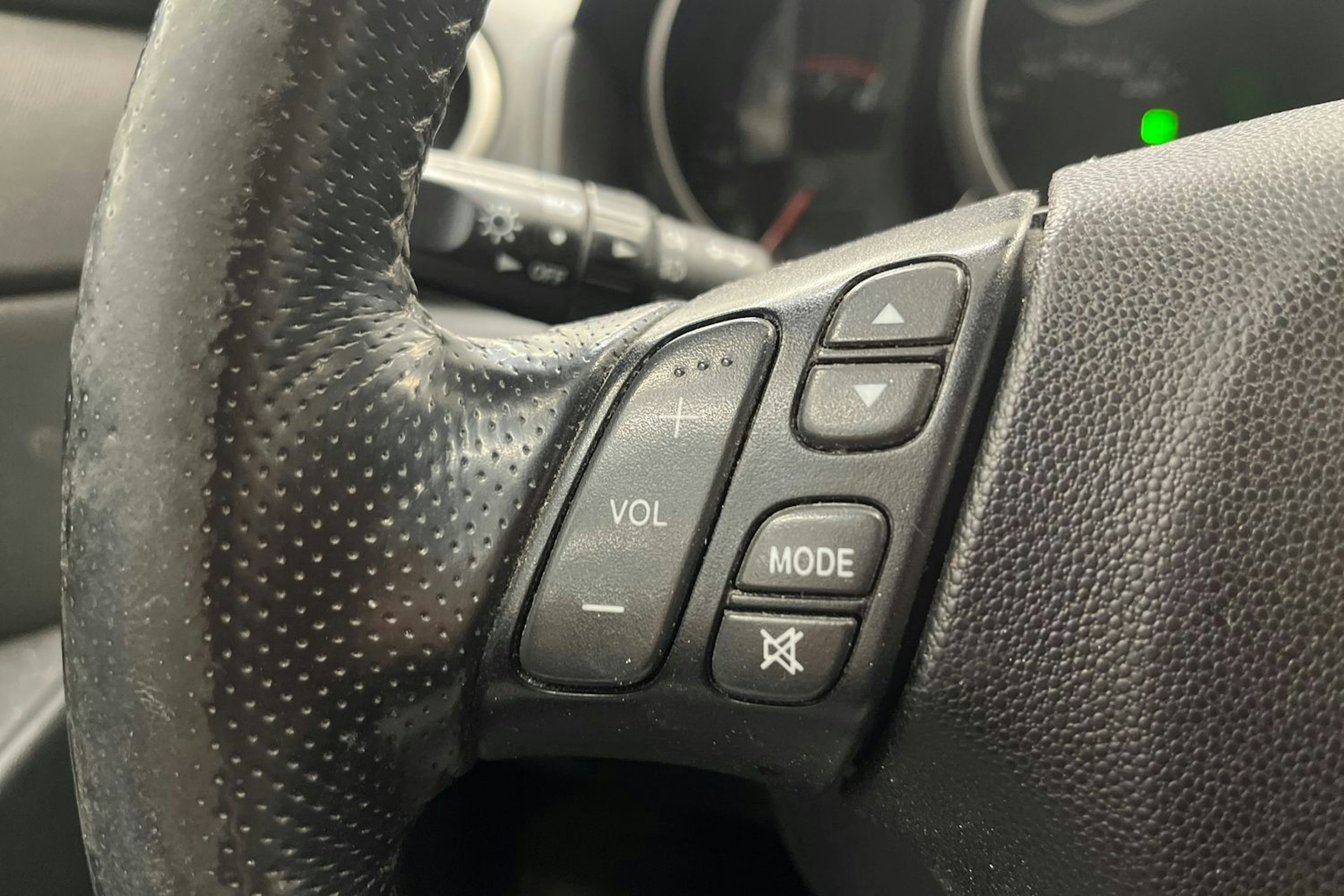 Harmaa Mazda 3 2004 kuva 17.