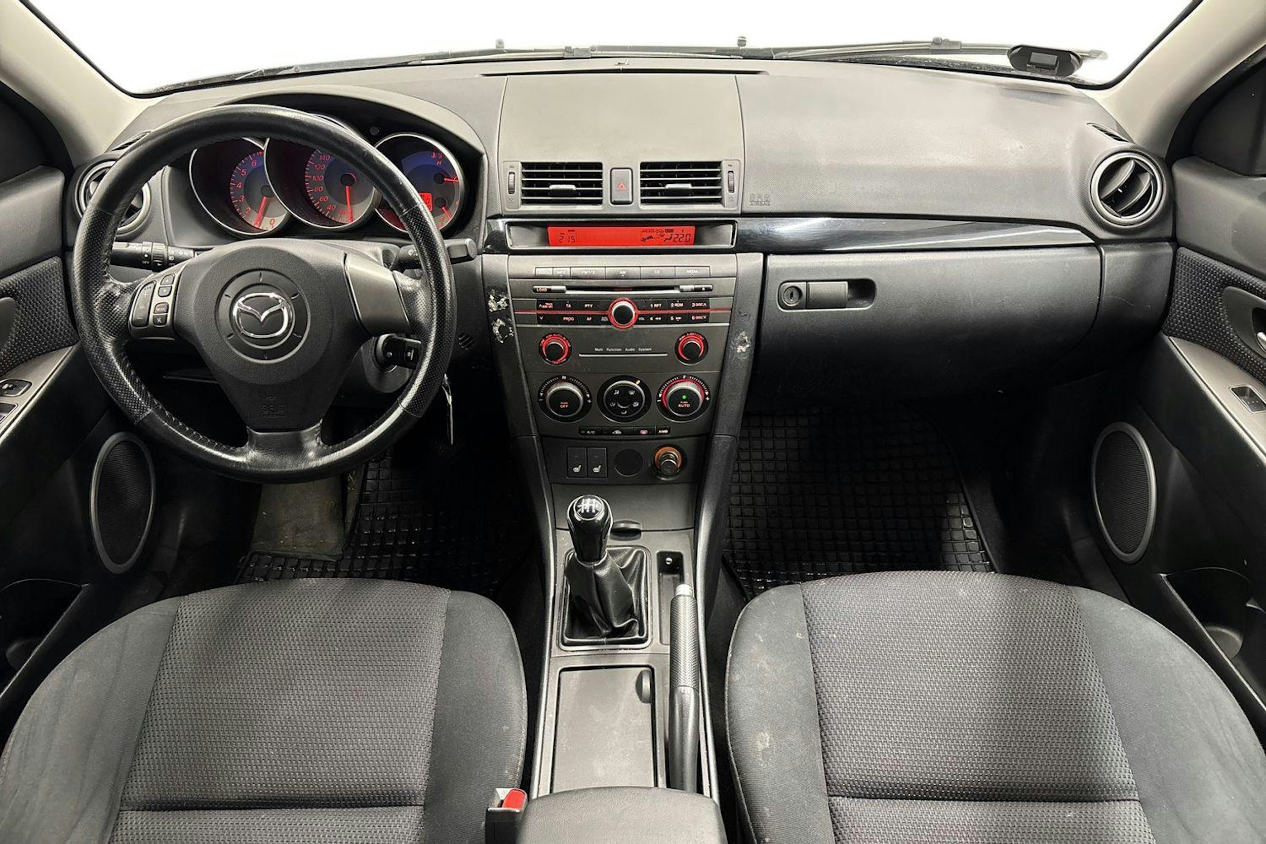 Musta Mazda 3 2006 kuva 7.