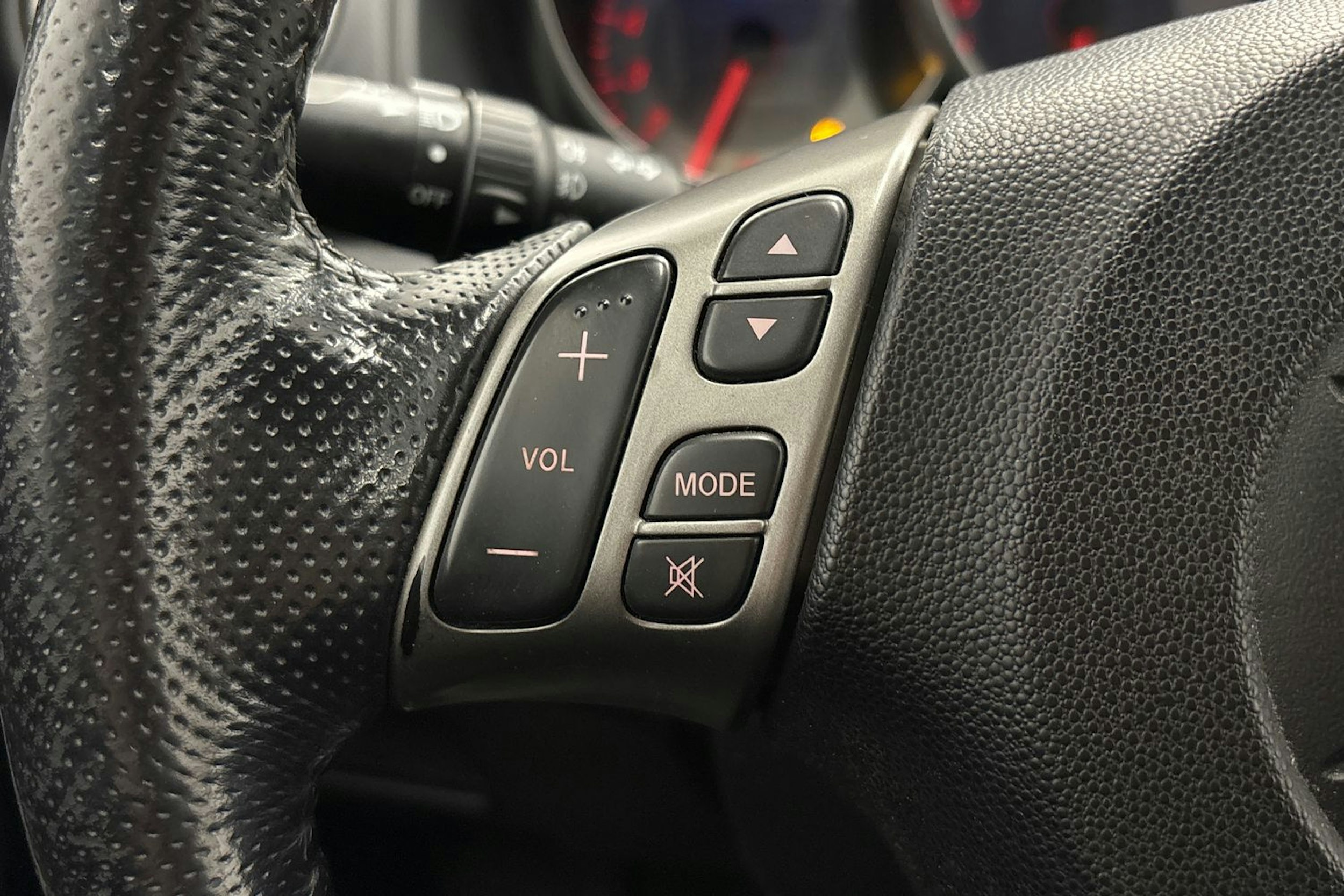 Musta Mazda 3 2006 kuva 13.