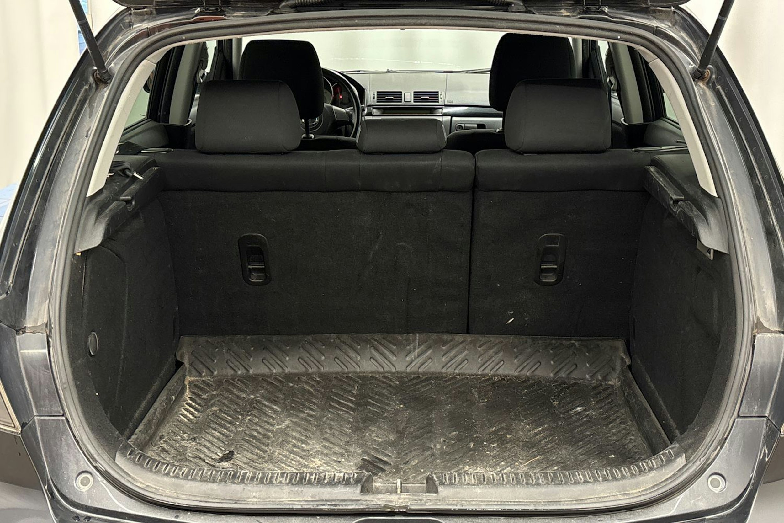 Musta Mazda 3 2006 kuva 17.