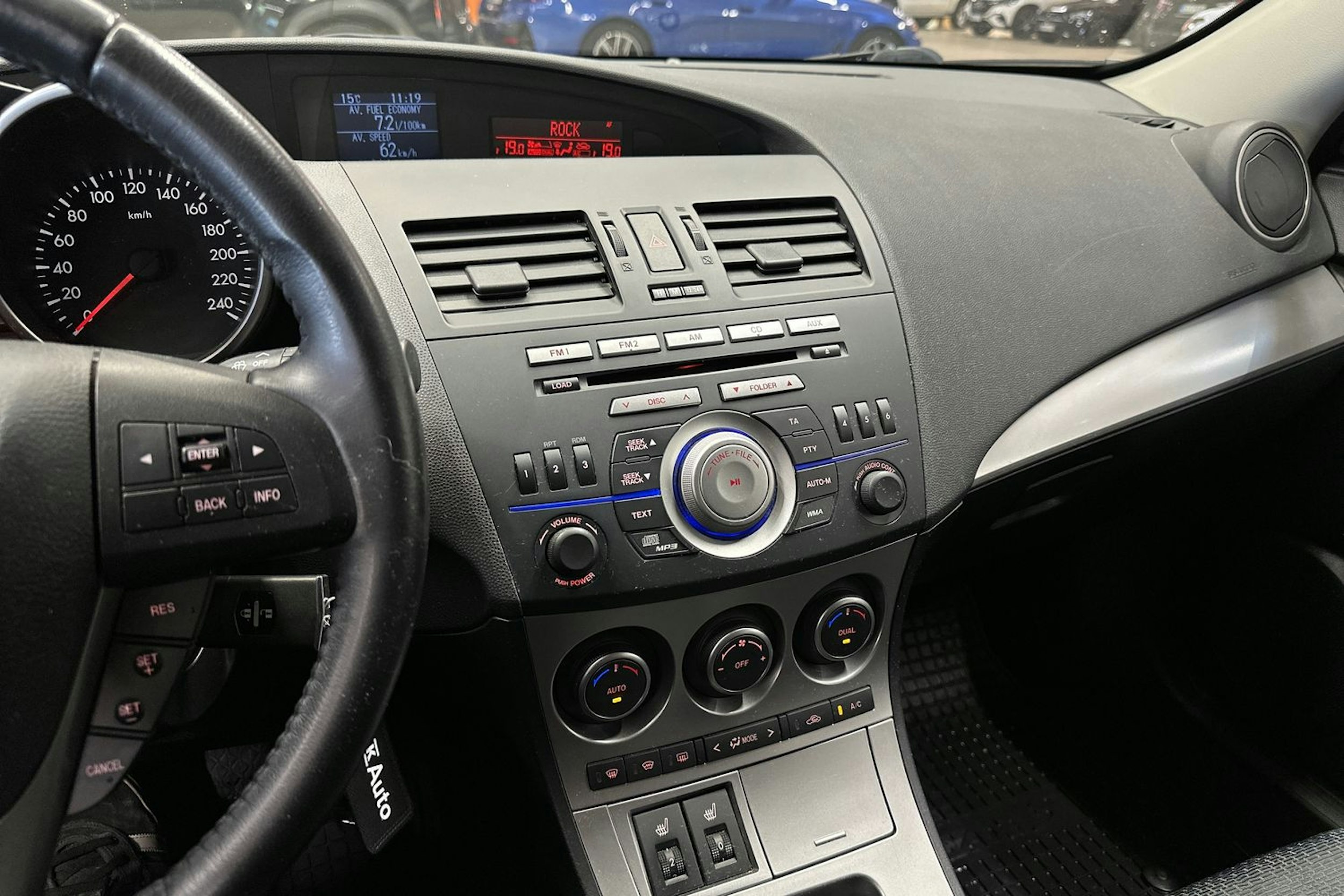 harmaa Mazda 3 2009 kuva 18.