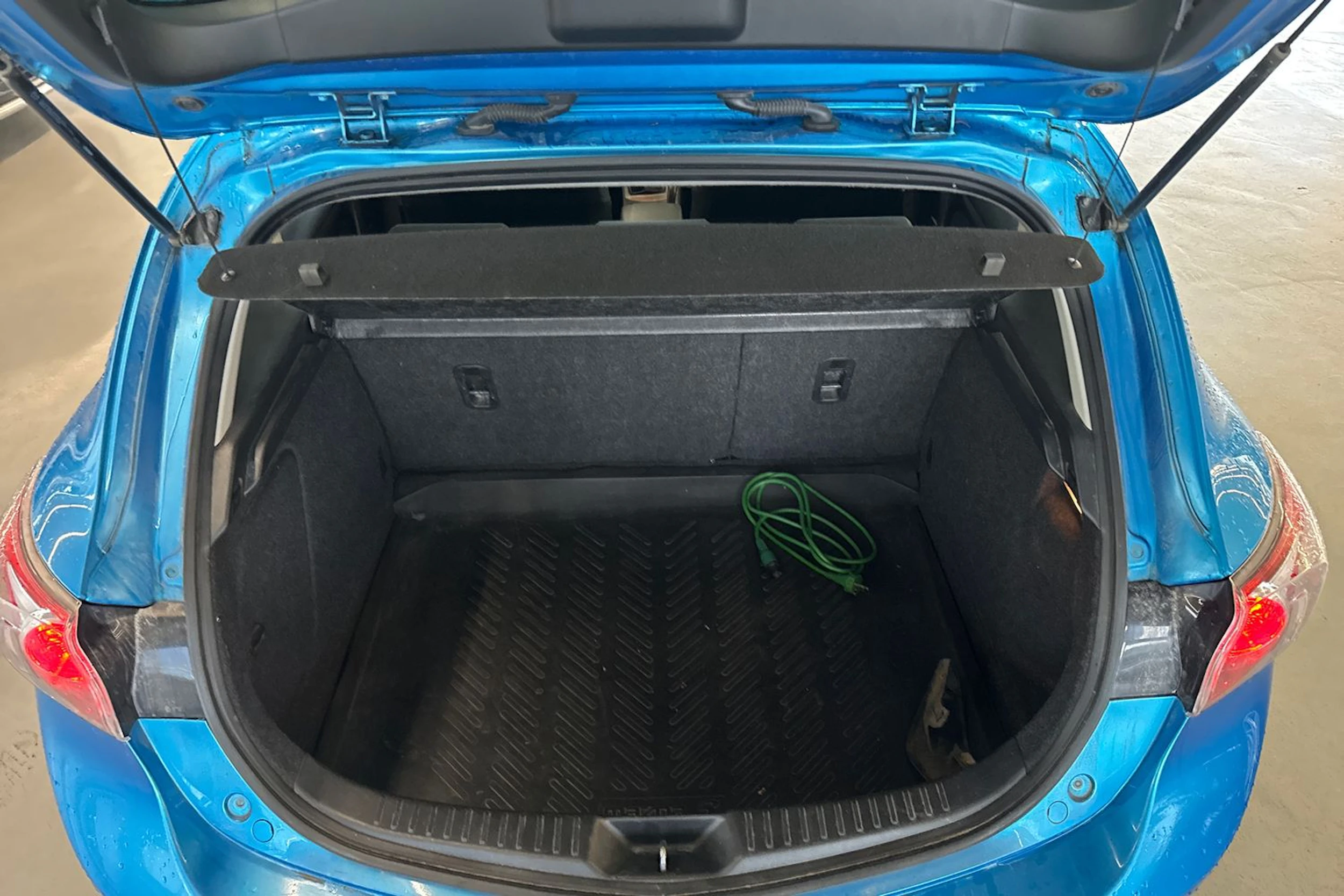 sininen Mazda 3 2009 kuva 5.