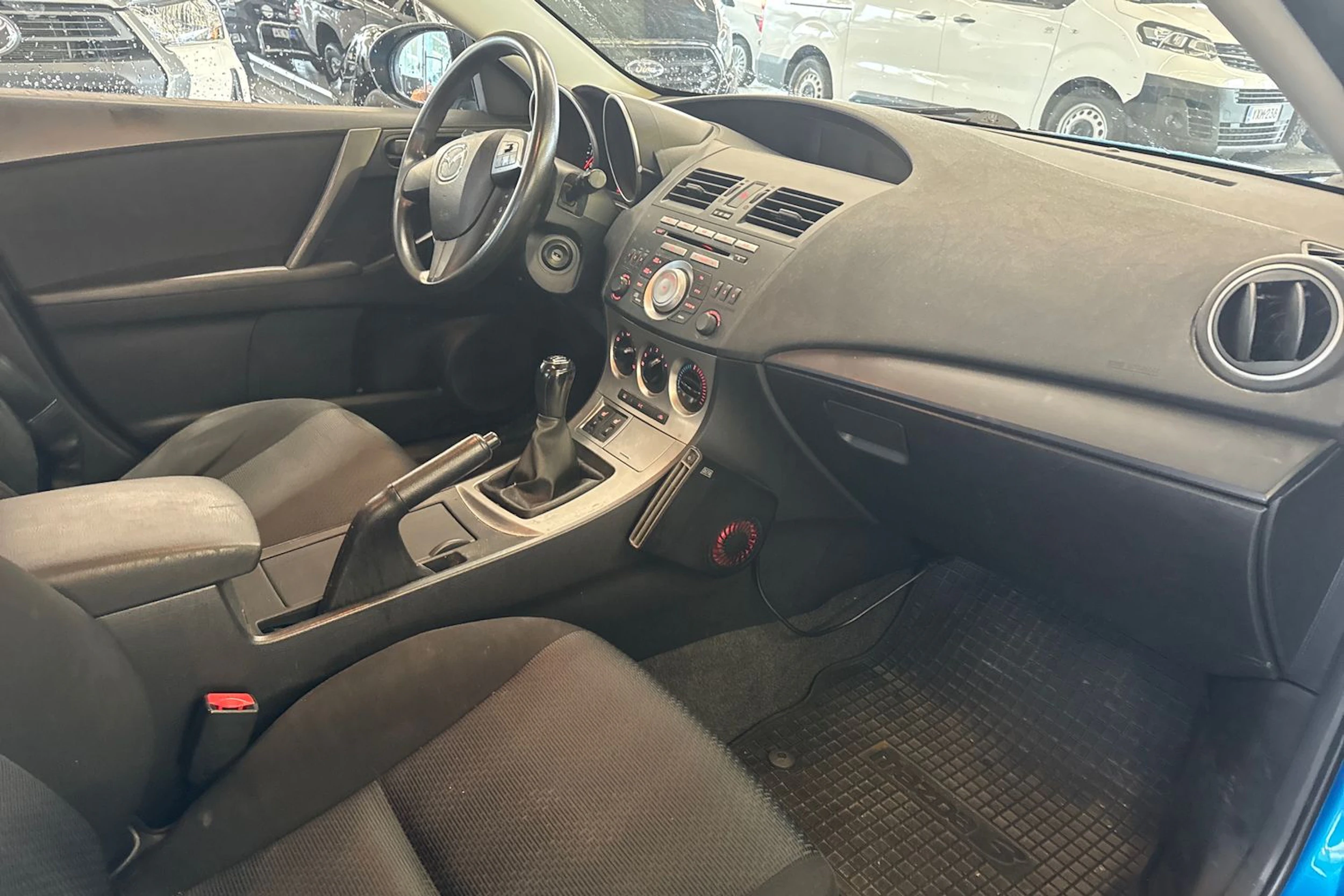sininen Mazda 3 2009 kuva 6.