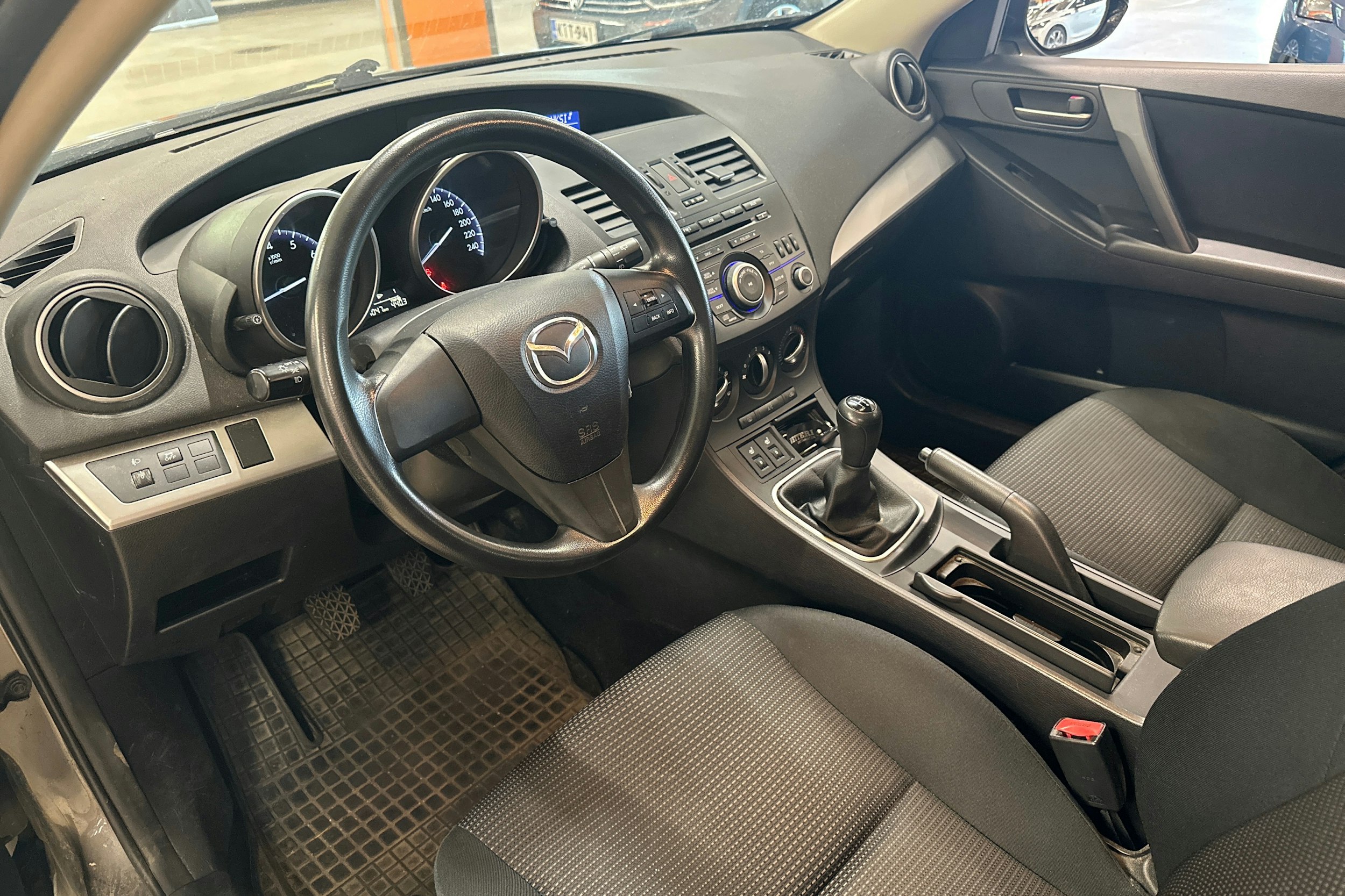 harmaa Mazda 3 2011 kuva 3.