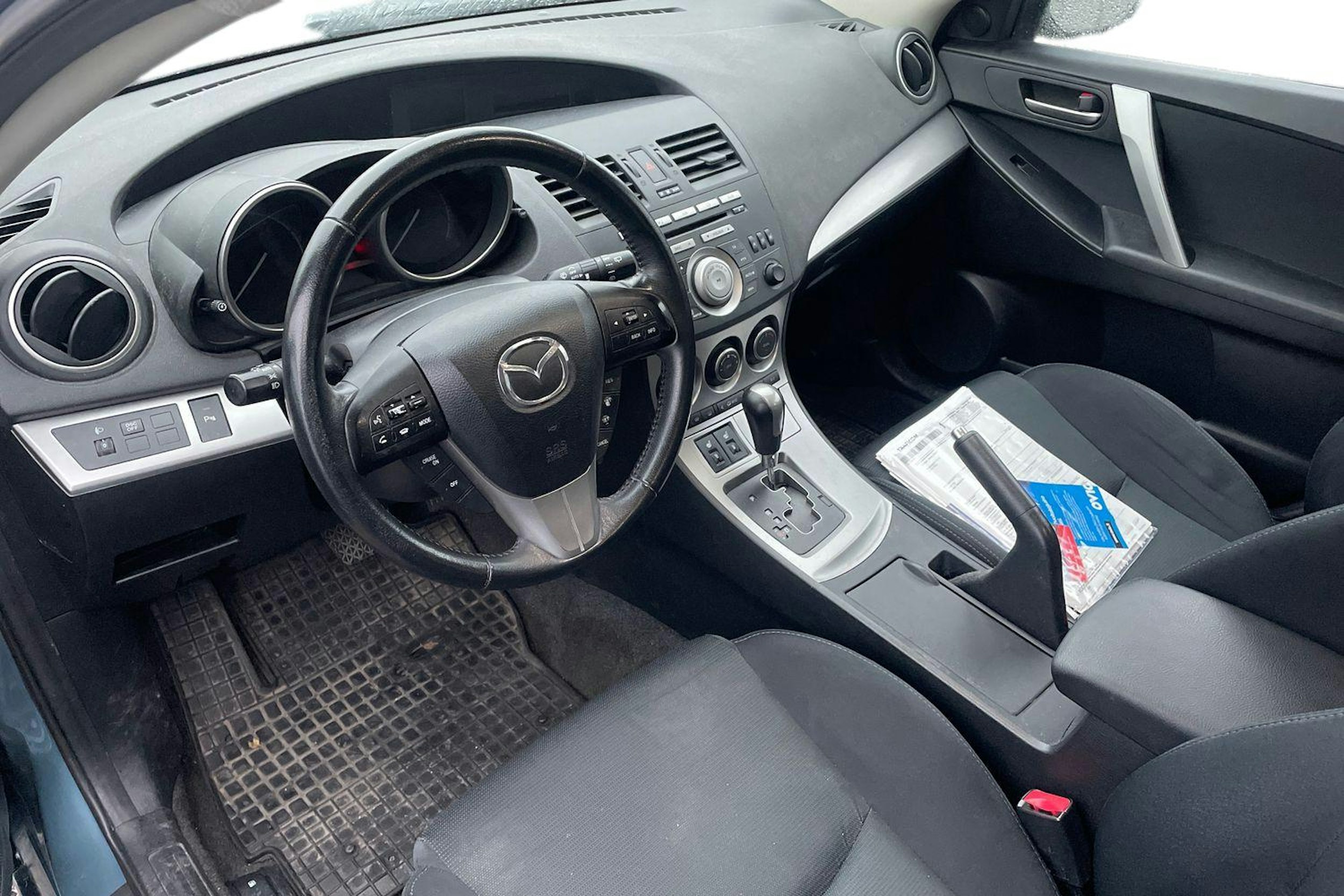 sininen Mazda 3 2011 kuva 3.