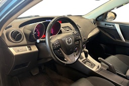 sininen Mazda 3 2011 kuva 7.