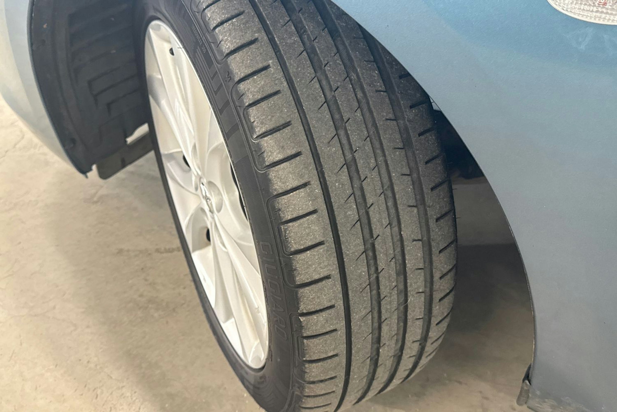 sininen Mazda 3 2011 kuva 13.