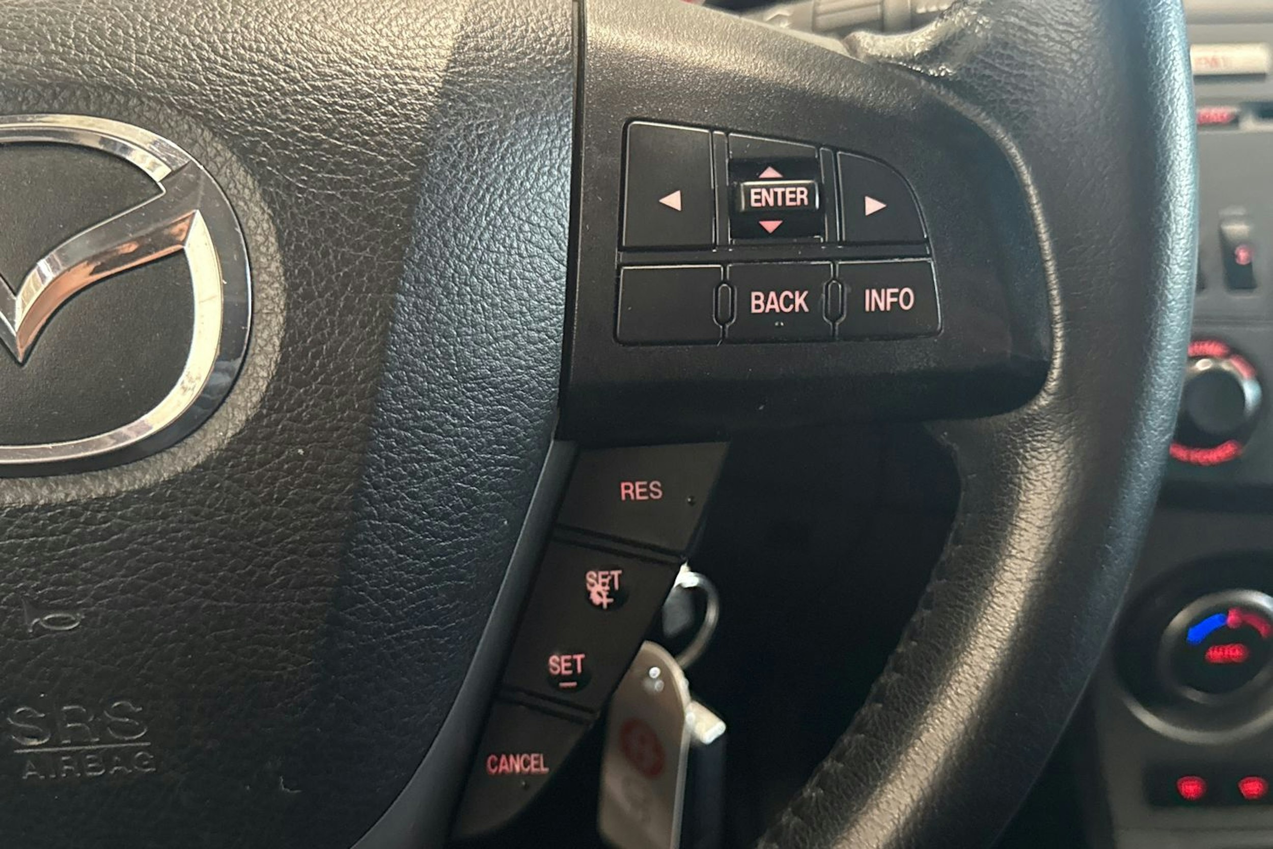 sininen Mazda 3 2011 kuva 16.