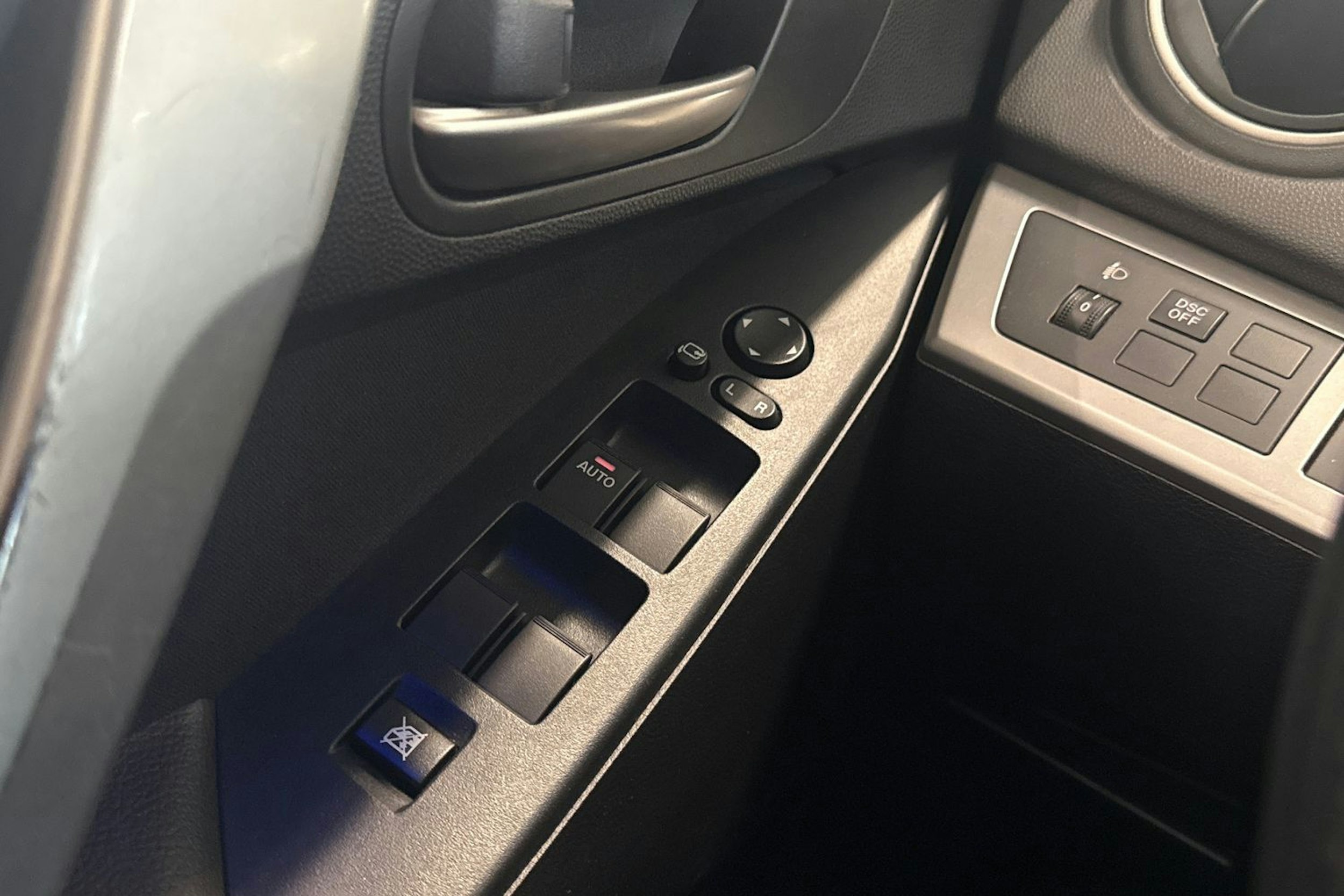 sininen Mazda 3 2011 kuva 18.