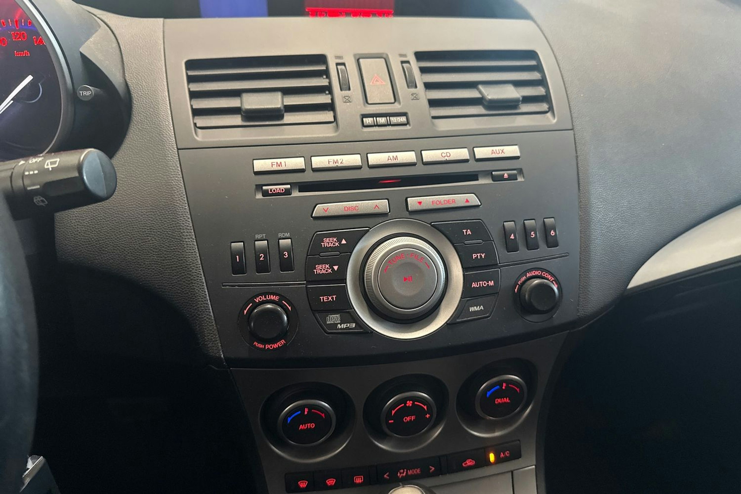 sininen Mazda 3 2011 kuva 20.