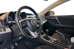 valkoinen Mazda 3 2013 kuva 6.