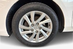 valkoinen Mazda 3 2013 kuva 9.