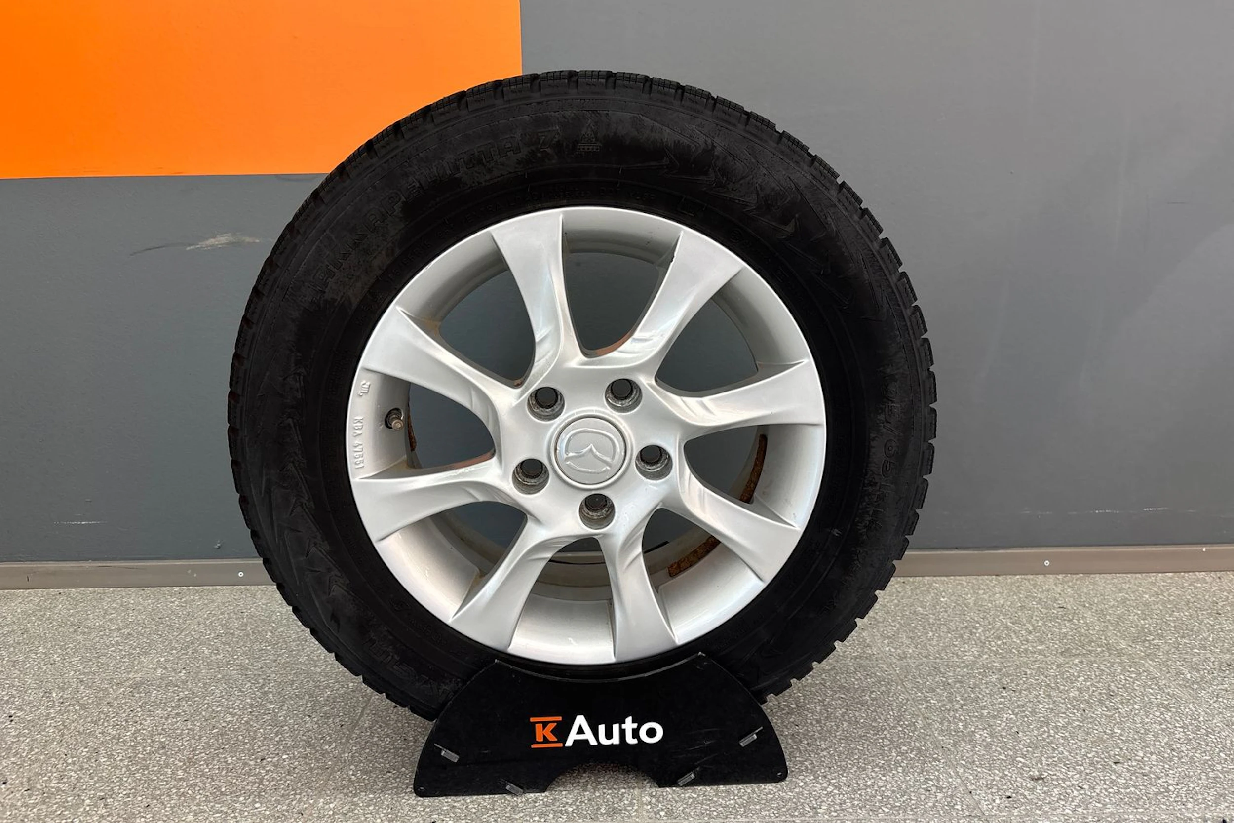 valkoinen Mazda 3 2013 kuva 10.