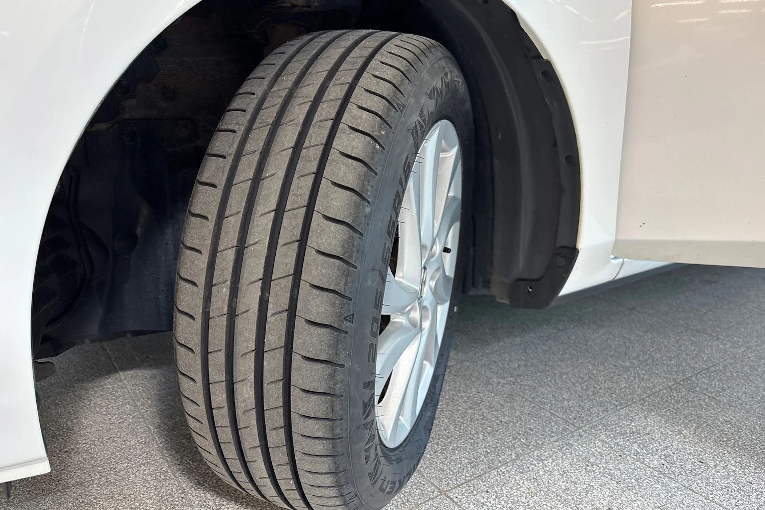 valkoinen Mazda 3 2013 kuva 11.