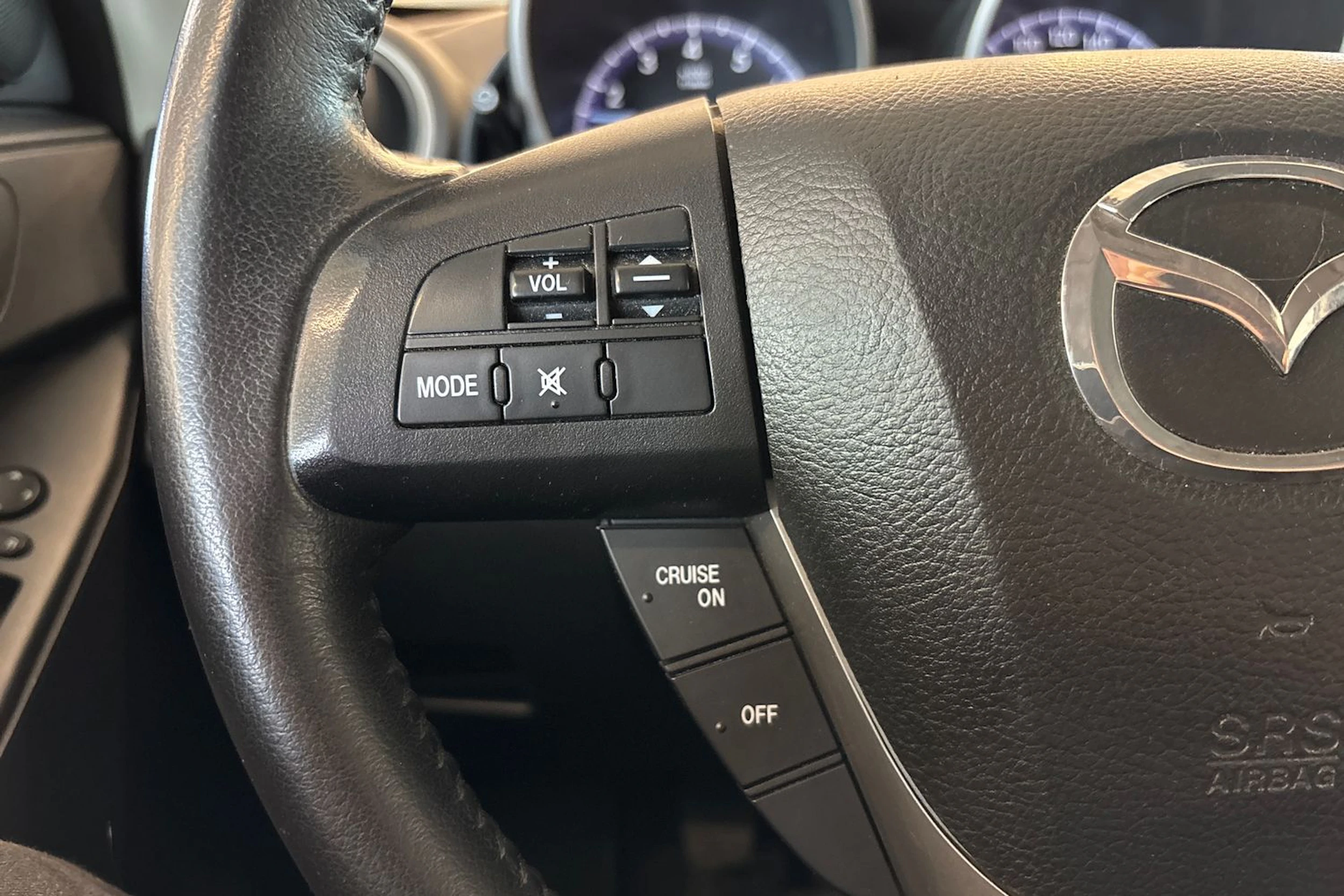 valkoinen Mazda 3 2013 kuva 13.
