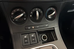valkoinen Mazda 3 2013 kuva 16.