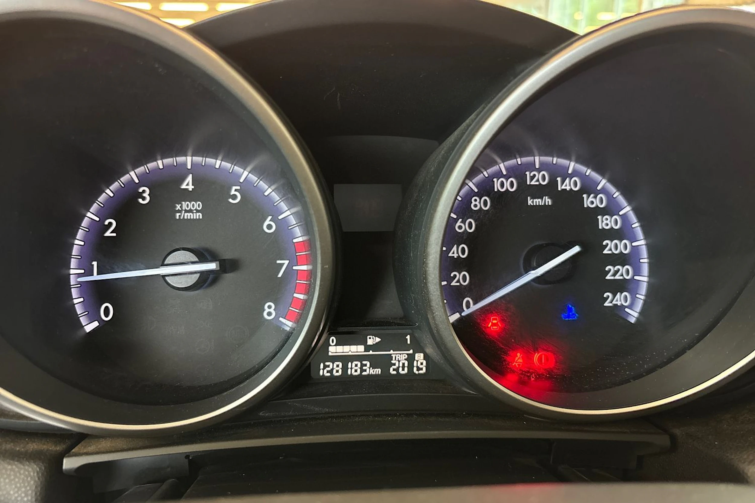 valkoinen Mazda 3 2013 kuva 17.