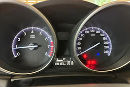 valkoinen Mazda 3 2013 kuva 17.