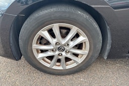 Musta Mazda 3 2014 kuva 9.