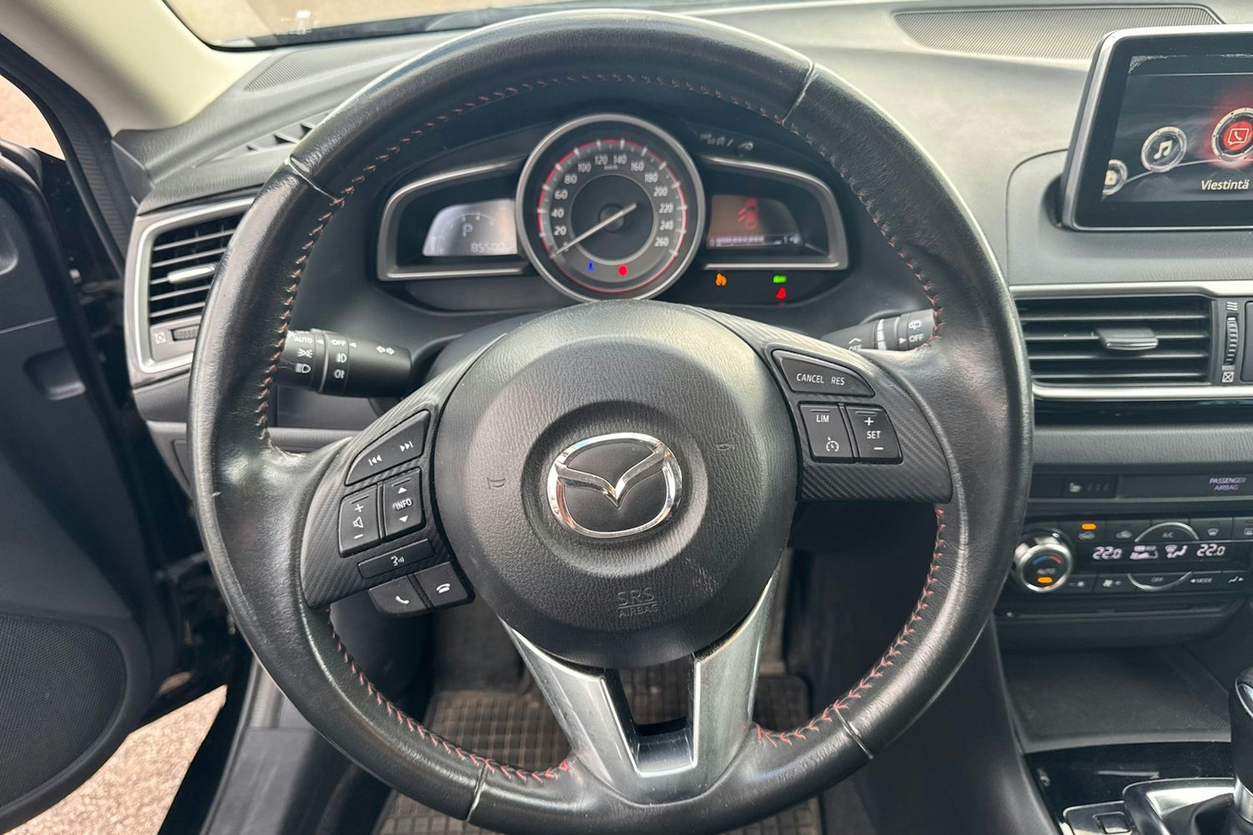 Musta Mazda 3 2014 kuva 11.