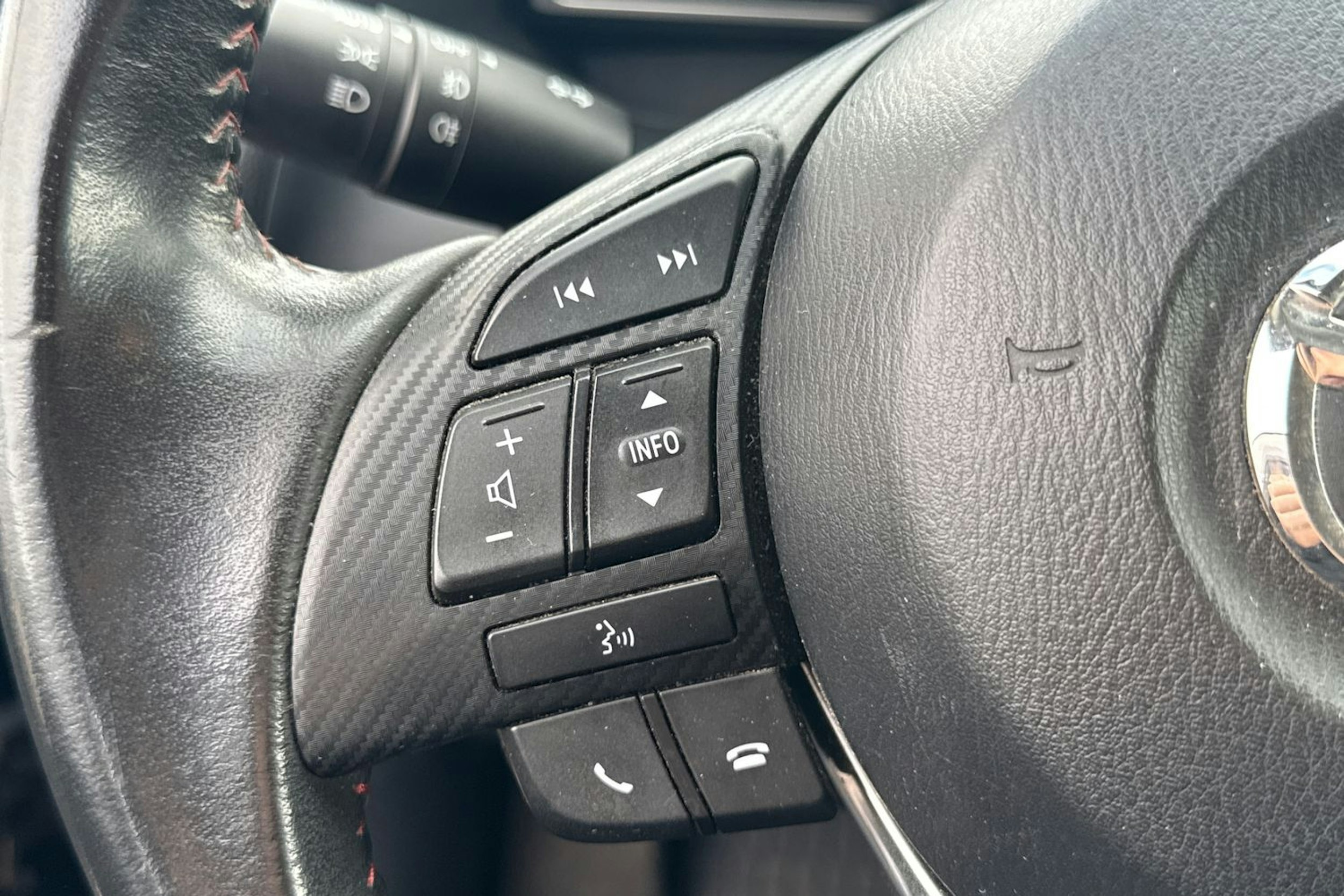 Musta Mazda 3 2014 kuva 12.