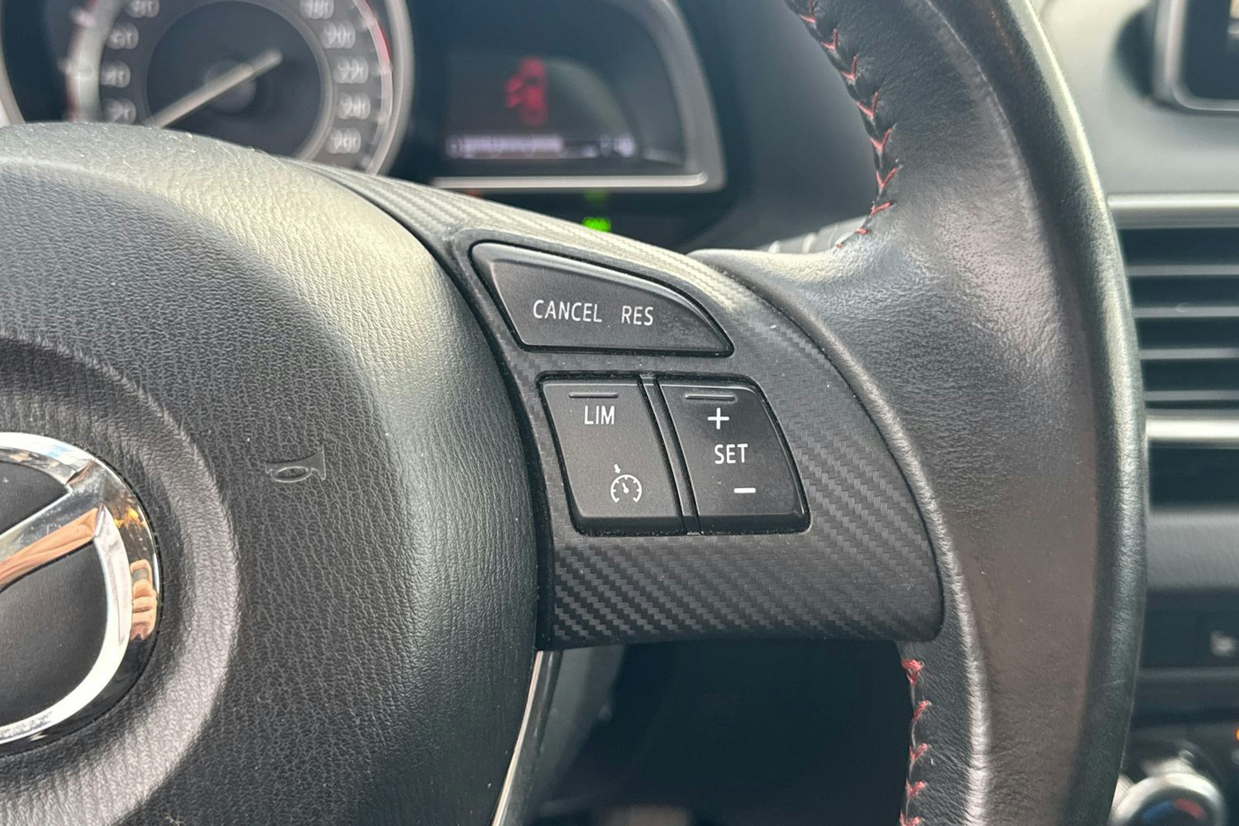 Musta Mazda 3 2014 kuva 13.