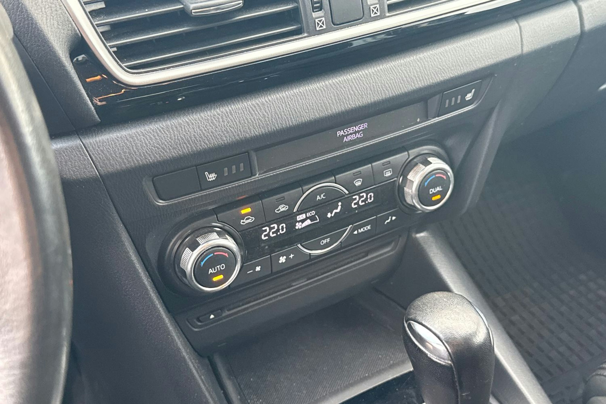 Musta Mazda 3 2014 kuva 15.