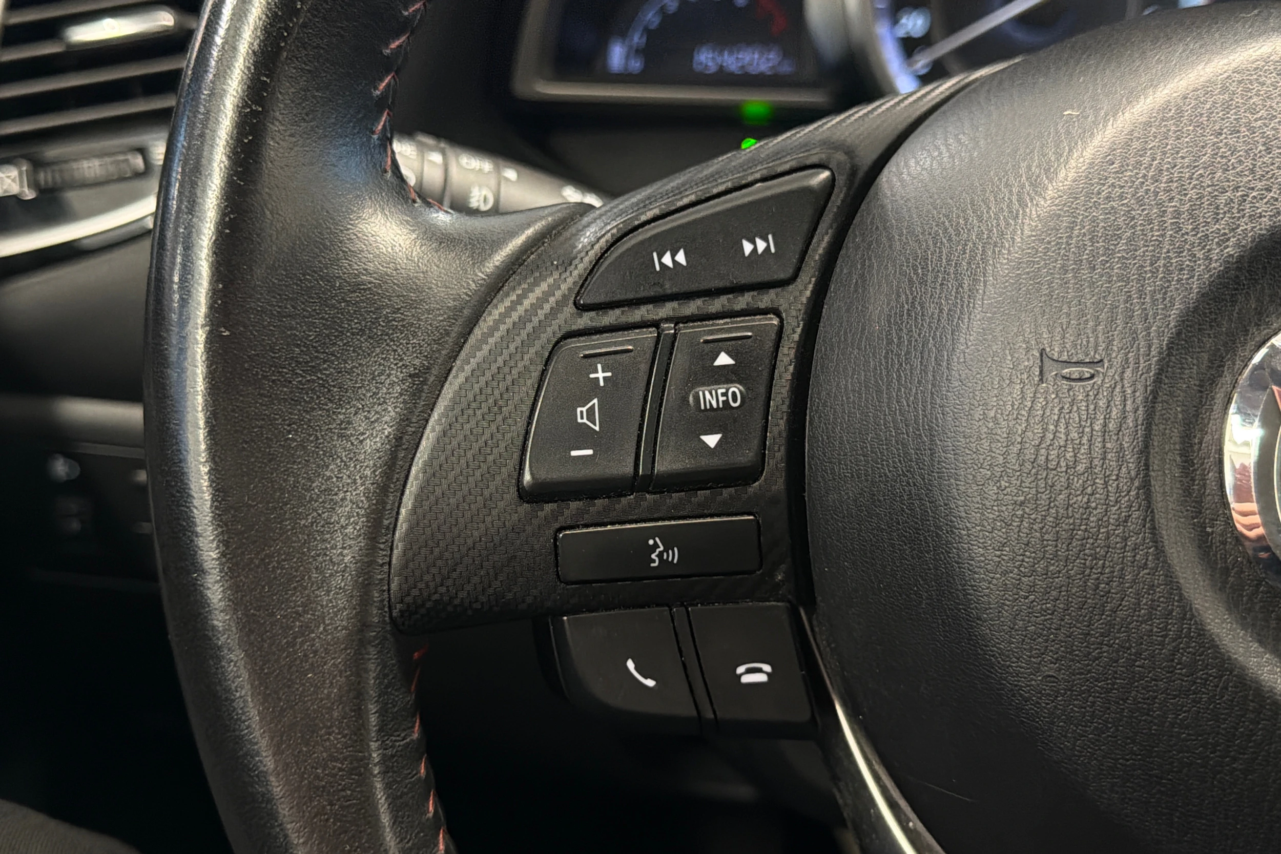 harmaa Mazda 3 2014 kuva 13.