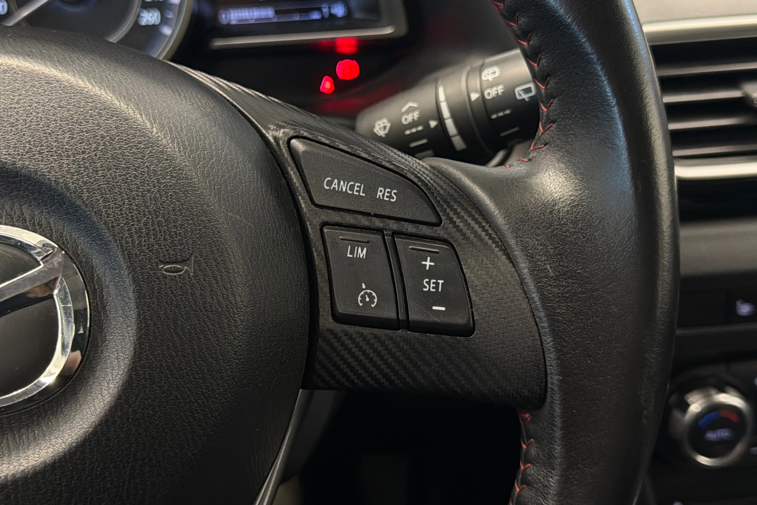 harmaa Mazda 3 2014 kuva 14.