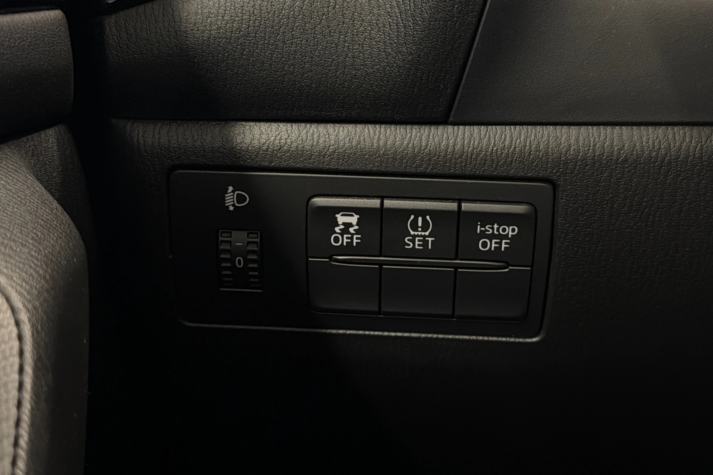 harmaa Mazda 3 2014 kuva 16.