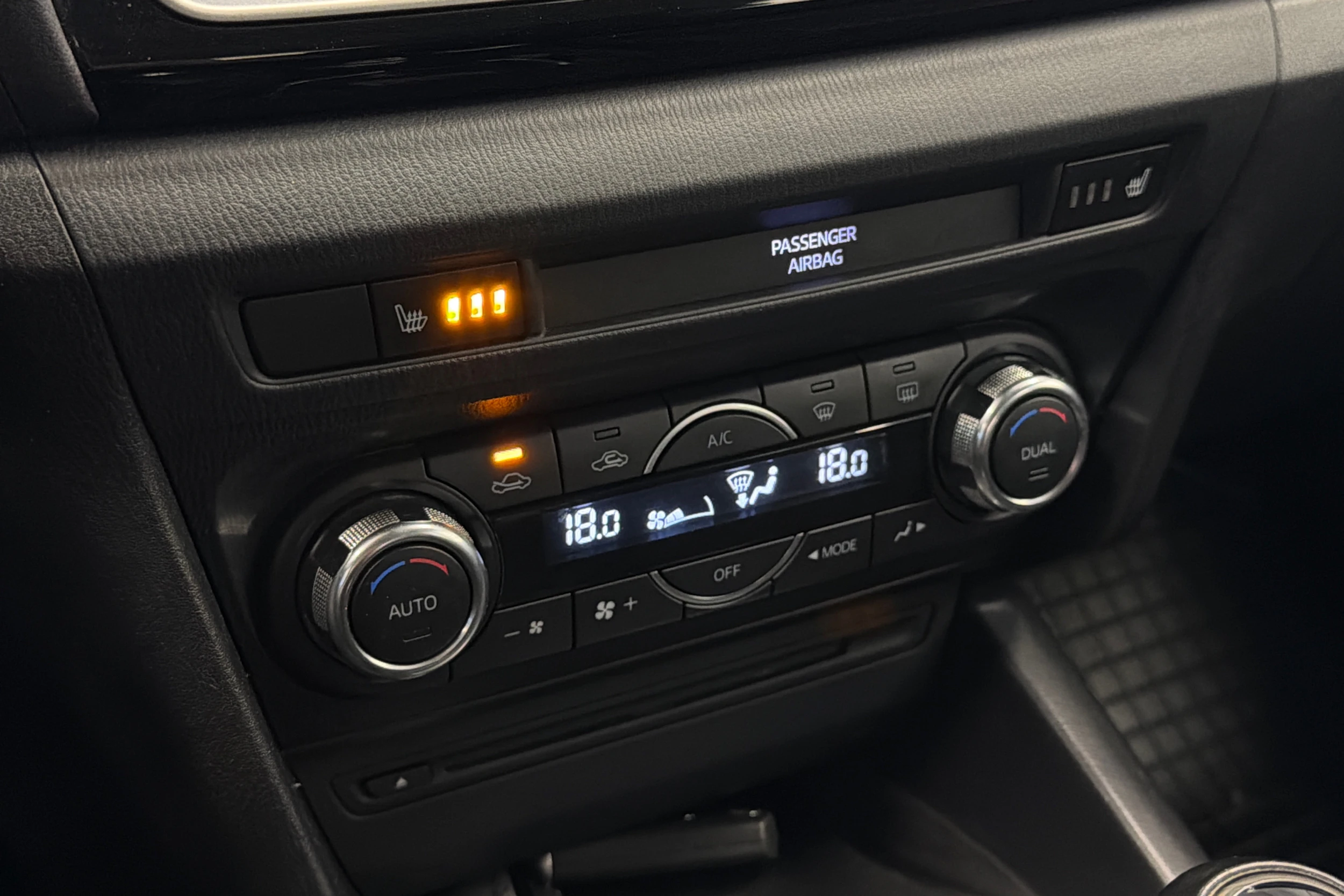 harmaa Mazda 3 2014 kuva 19.