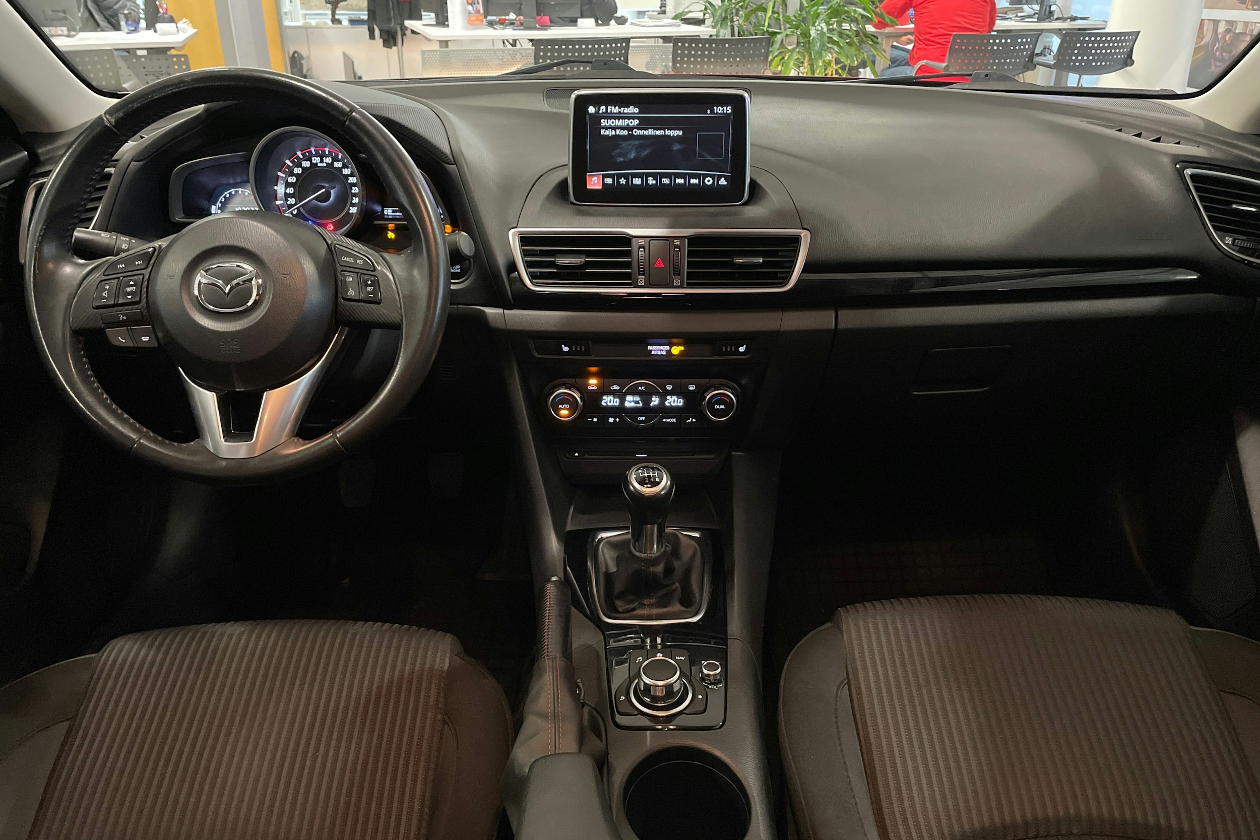 punainen Mazda 3 2014 kuva 7.