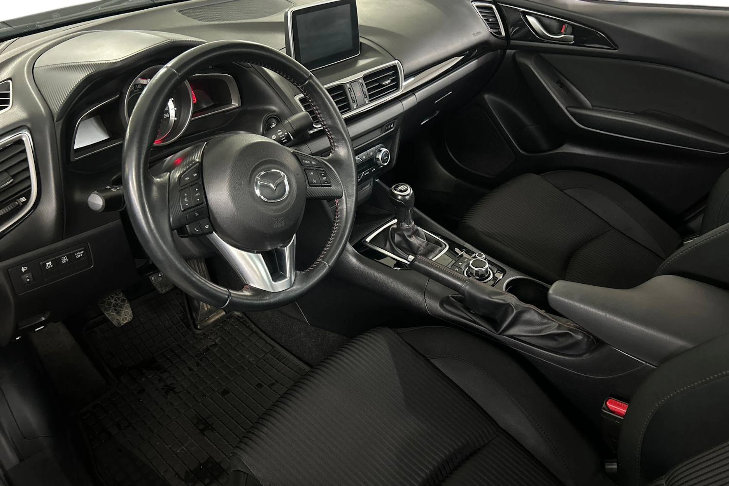 harmaa Mazda 3 2015 kuva 3.