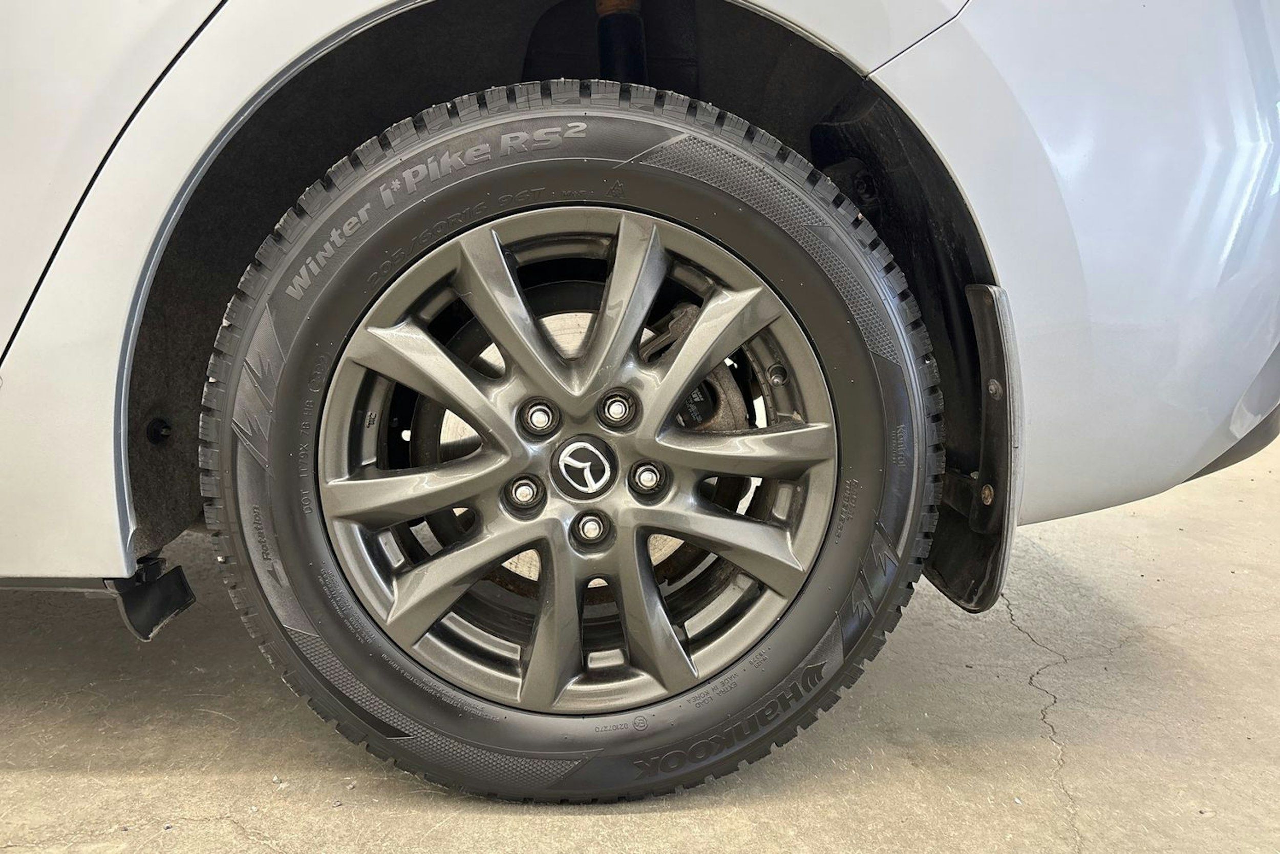 harmaa Mazda 3 2017 kuva 13.